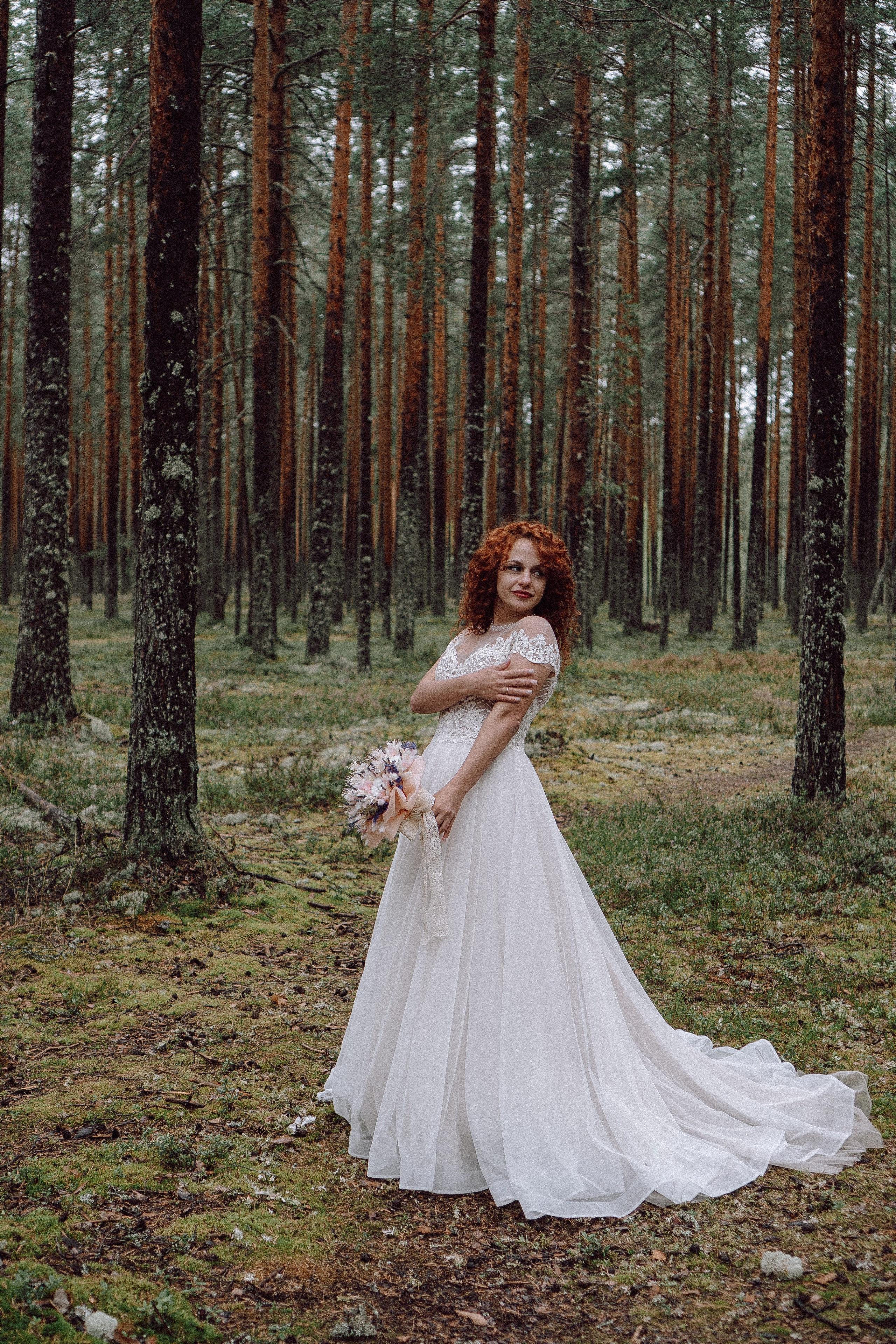 СВАДЕБНАЯ ФОТОСЕССИИЯ ПАРЫ В ГОРОДЕ ПРИОЗЕРСК В СОСНОВОМ ЛЕСУ И С ПИКАПОМ. Профессиональный фотограф, Санкт-Петербург — Виктория Богомолова