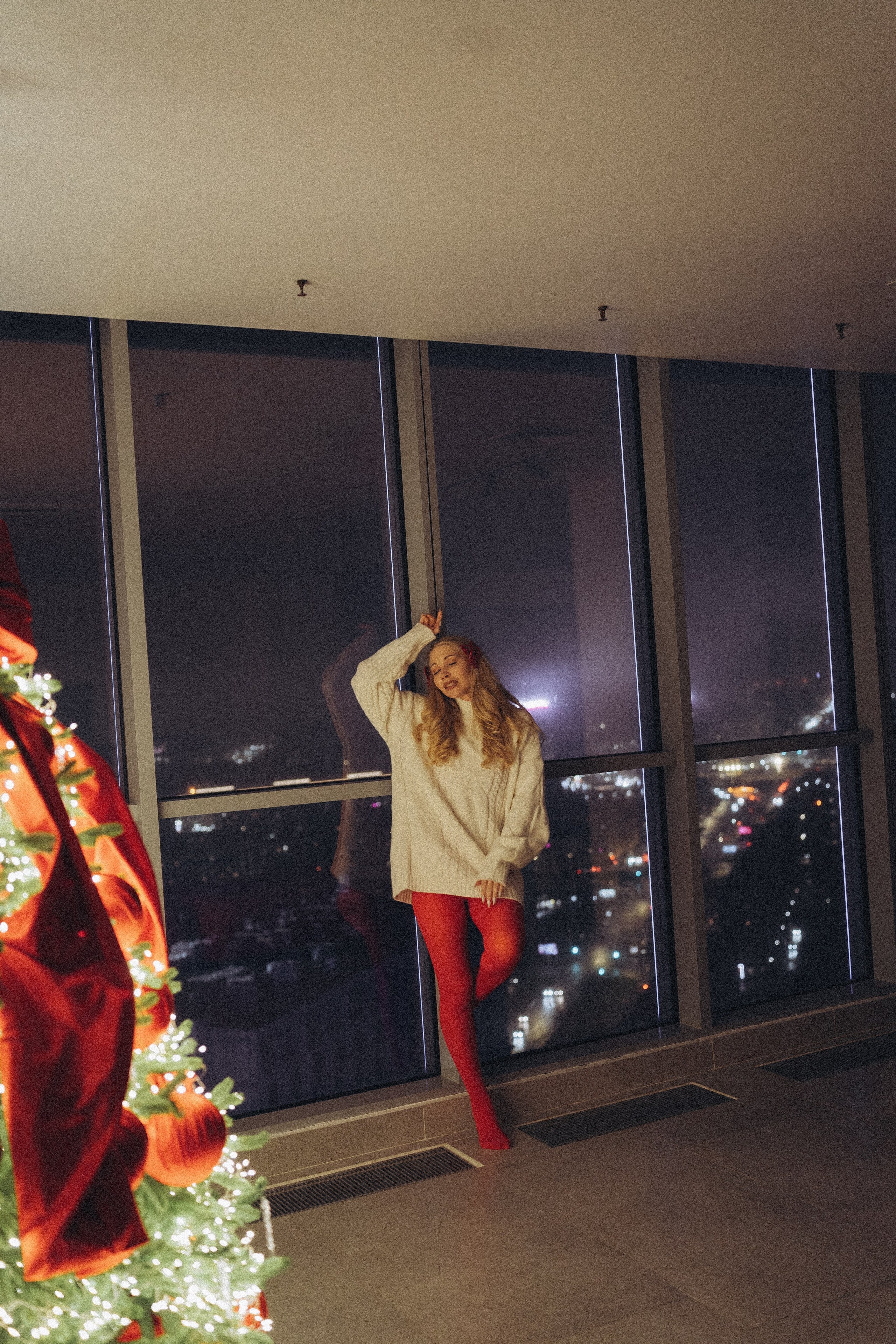 ФОТОСЕССИЯ К НОВОМУ ГОДУ В СТУДИИ С ЕЛОЧКОЙ КРАСИВЫЙ ОБРАЗ. Профессиональный фотограф, Санкт-Петербург — Виктория Богомолова