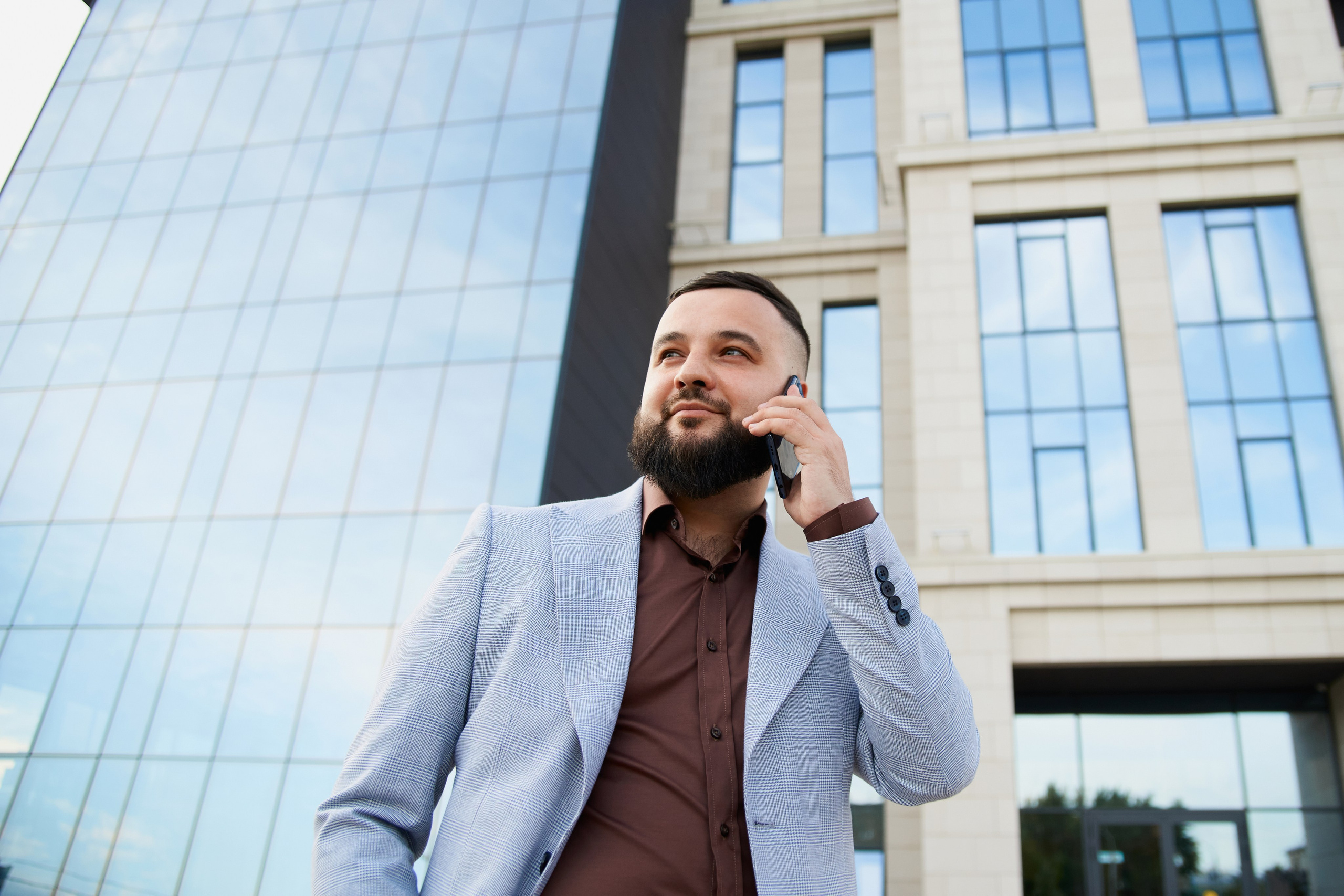 Мужская портретная фотосессия для Артема на улице. Репортажный и женский фотограф в Новосибирске