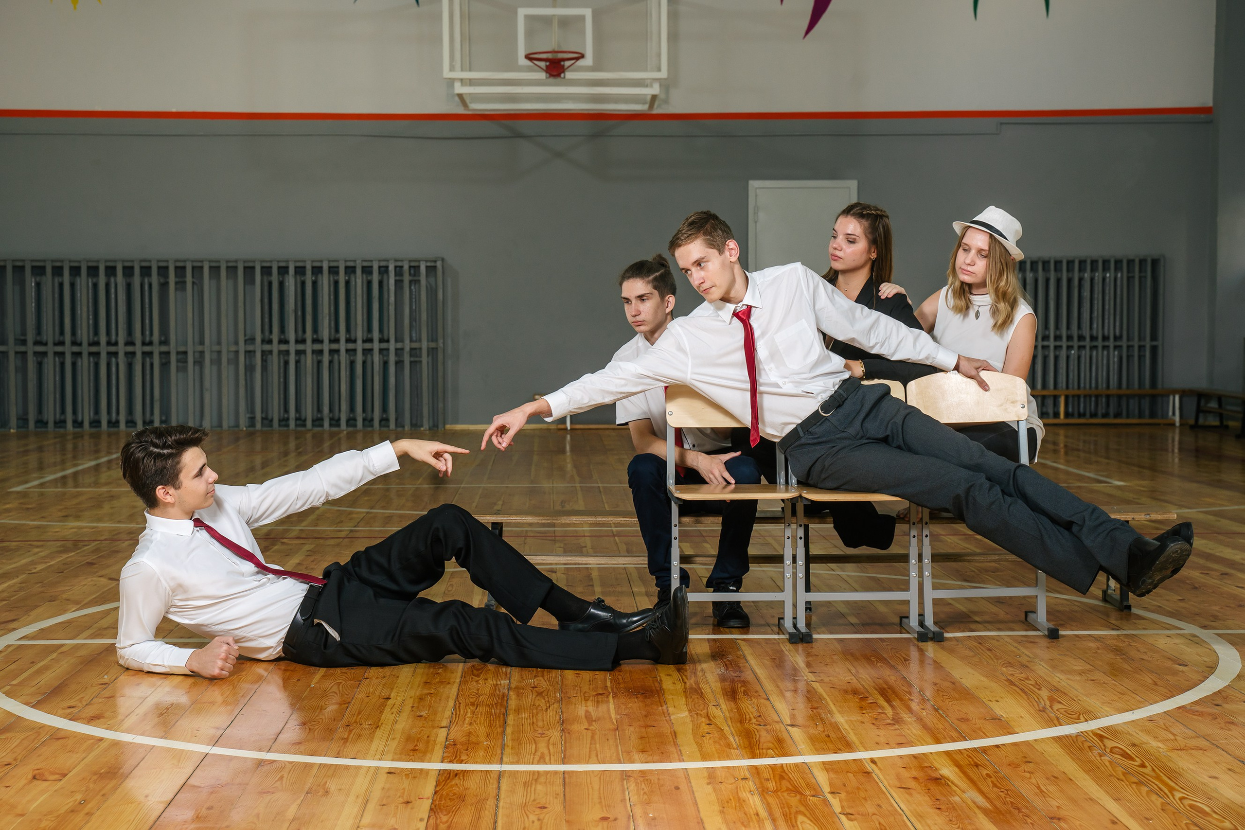 Фотографии с друзьями. Выпускные альбомы, школьные фотосессии в городе Новороссийске