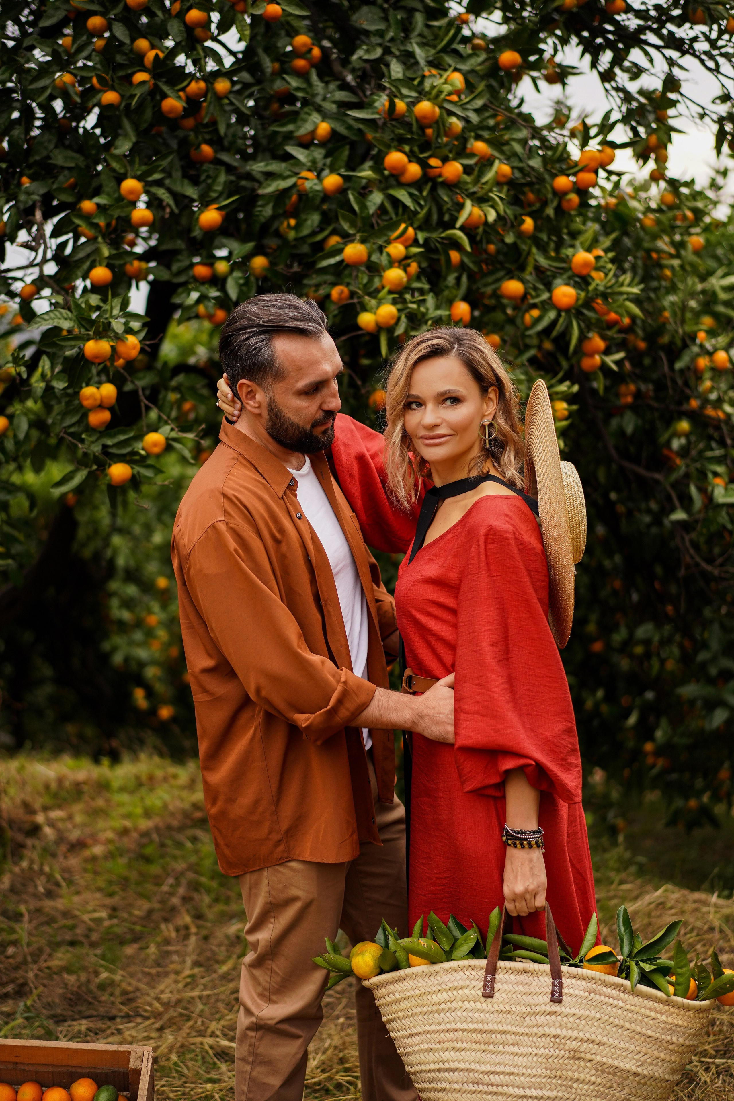 Lovestory на плантации с мандаринами в Абхазии. Фотограф Москва и Видеограф Москва