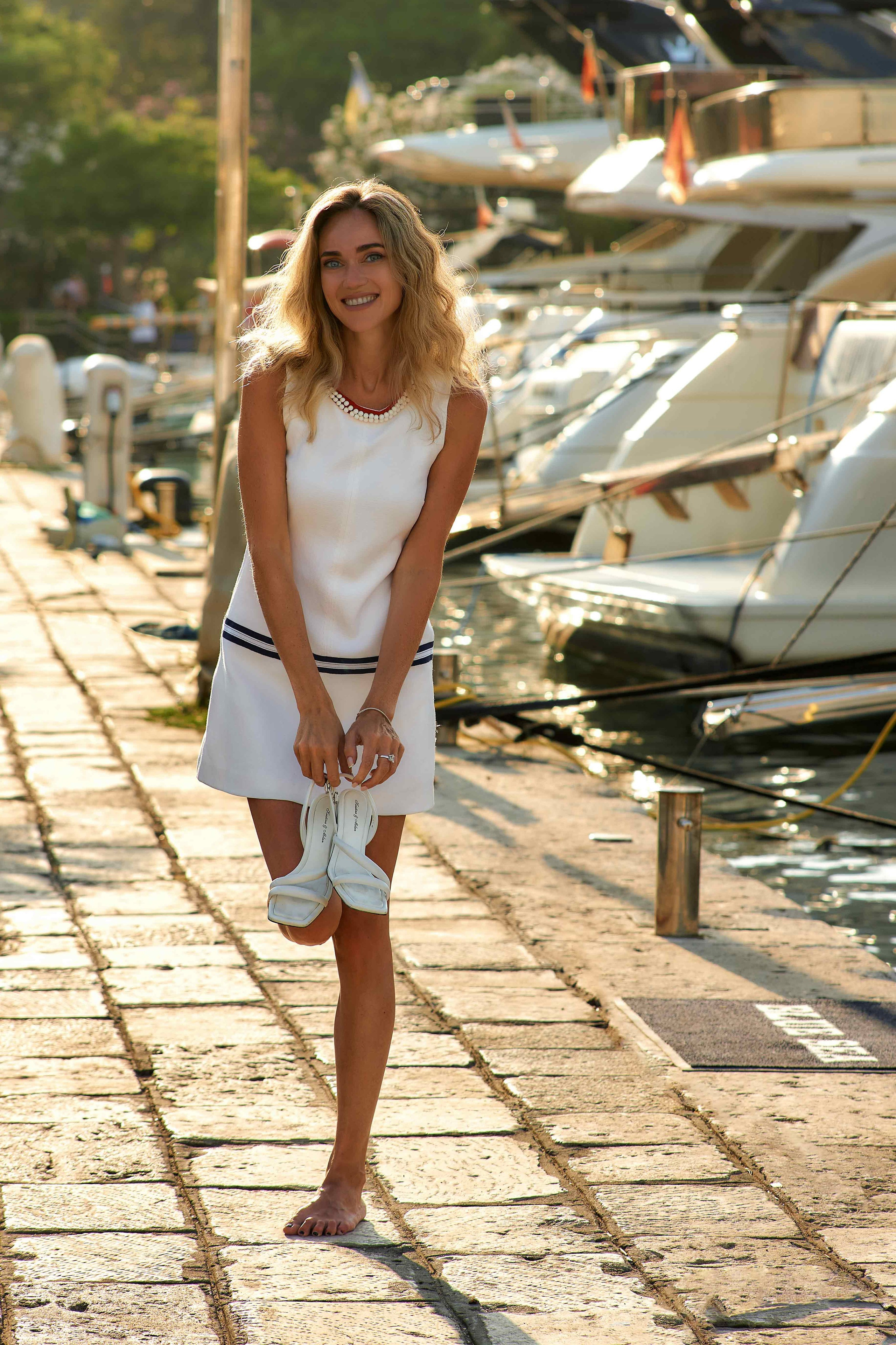 Женская индивидуальная фотосессия в Будве — старый город, пляж Могрен и яхты | Разные образы за одну съёмку