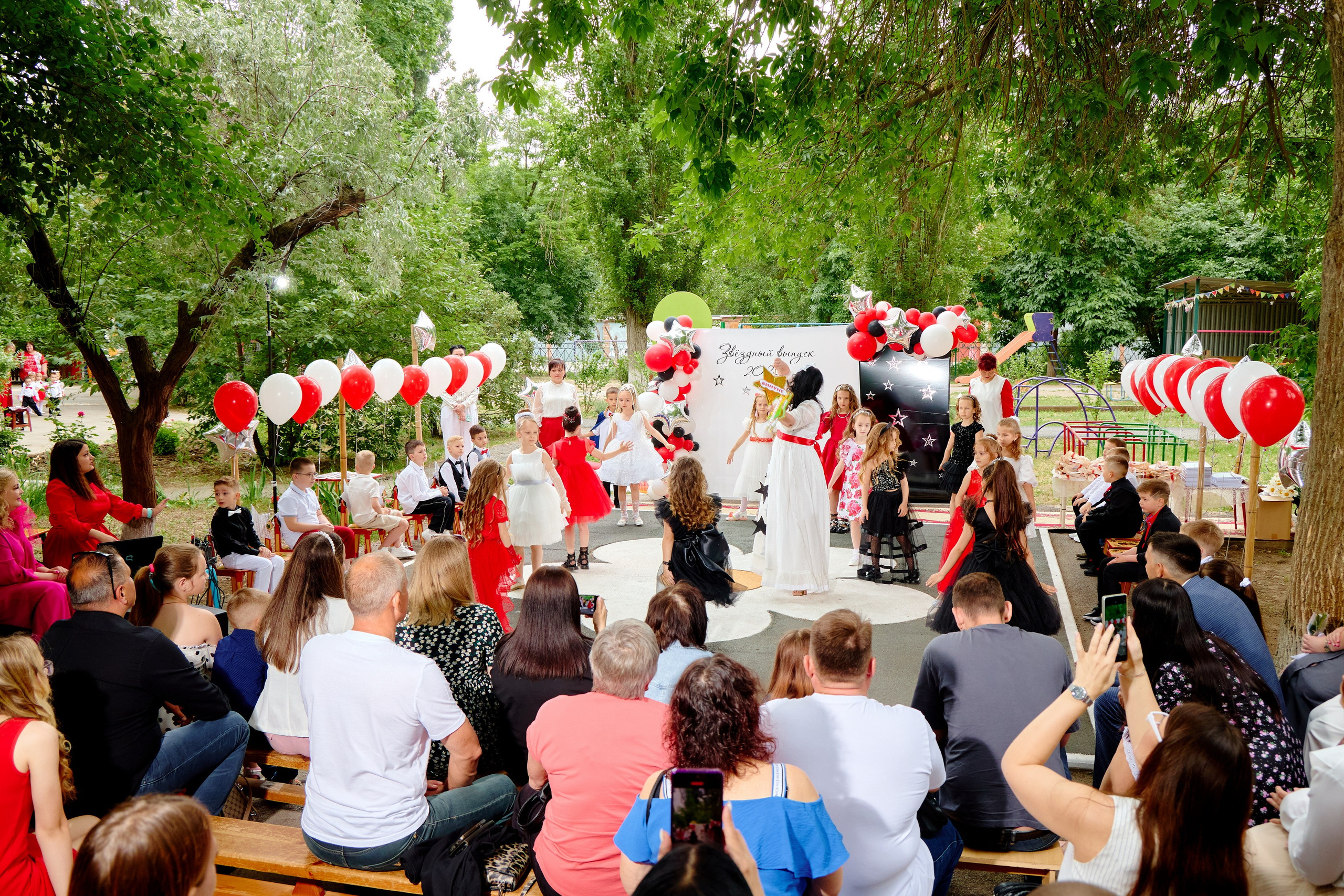 Выпускной 45 сад. Фотограф Выпускные альбомы Таганрог Сергей Коробченко