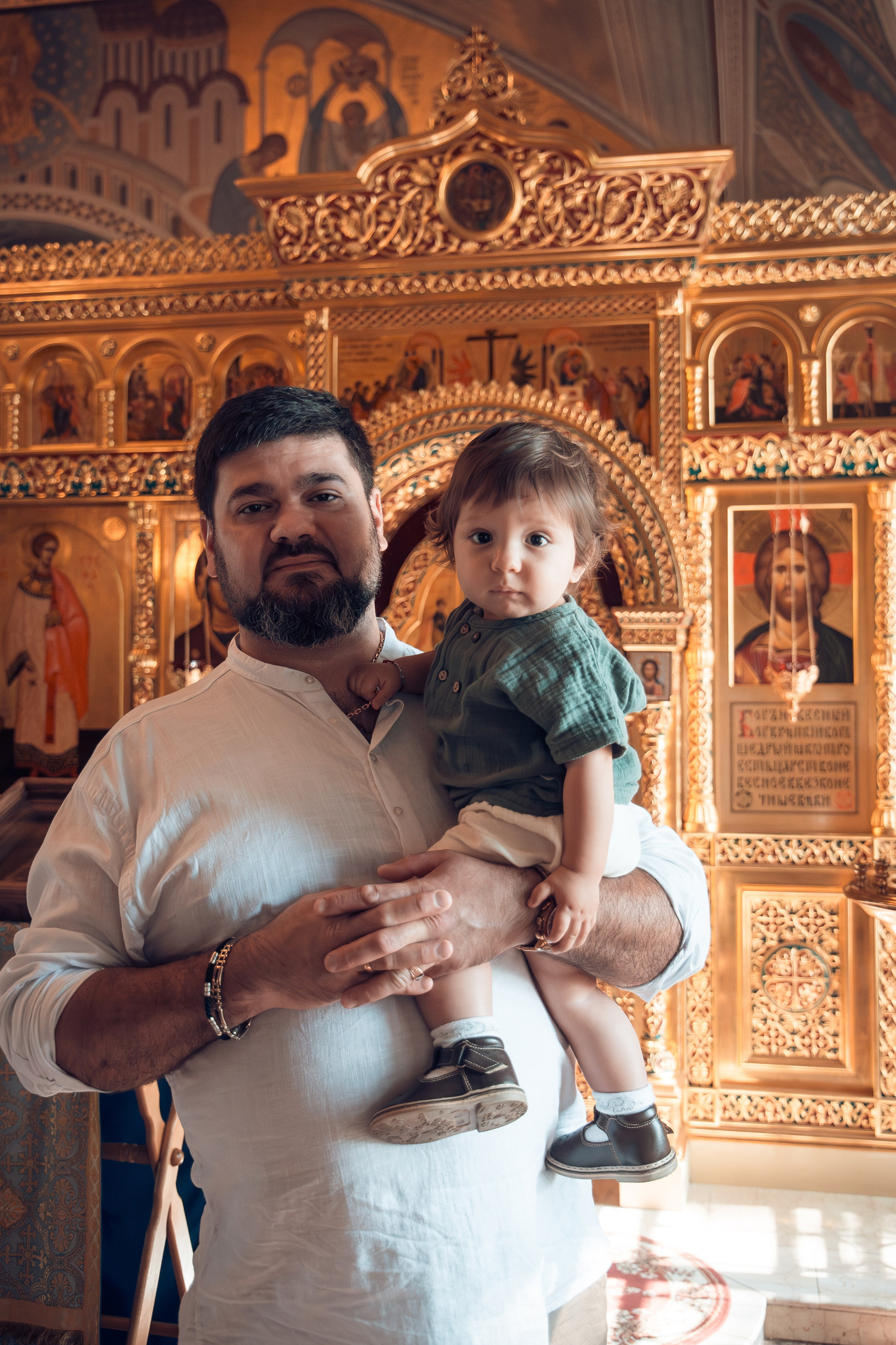 папа с сыном в храме. Фото Юлия Щедрина