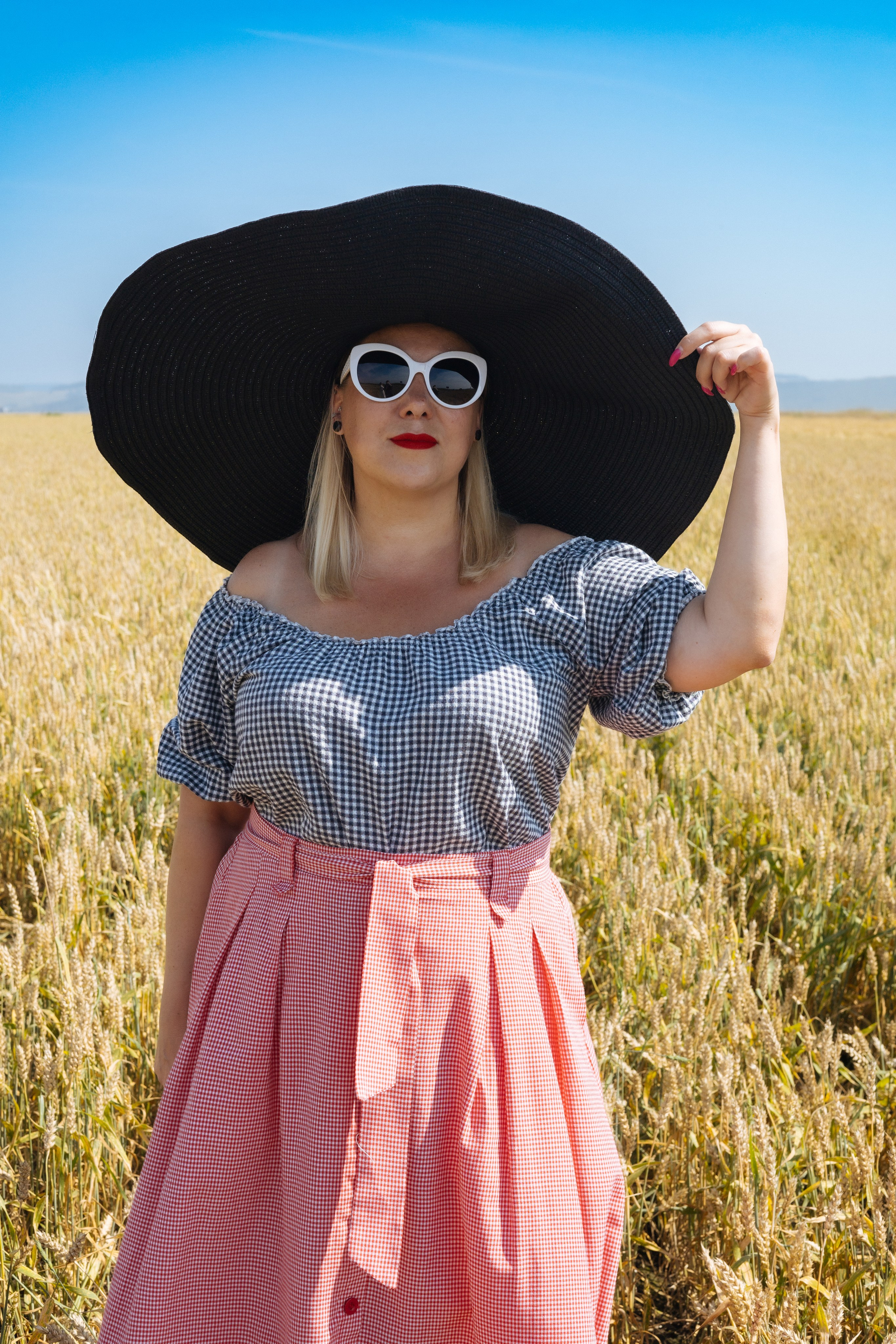 ПОДСОЛНУХИ 2025. Фотограф Красноярск съемки лавстори, фотосессия в студии, портретная съемка, творческие фотосессии