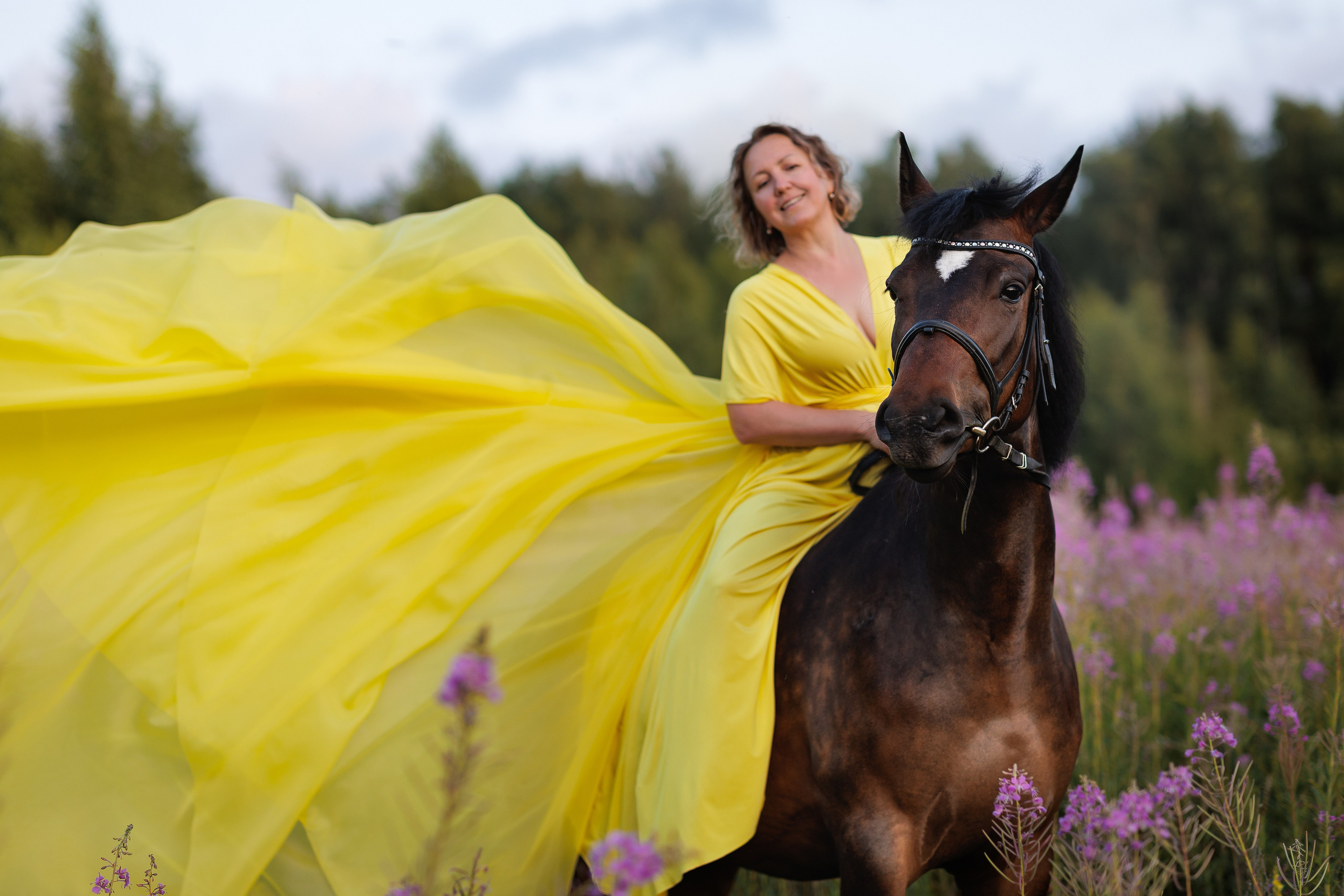 Фотосессия с лошадью в поле