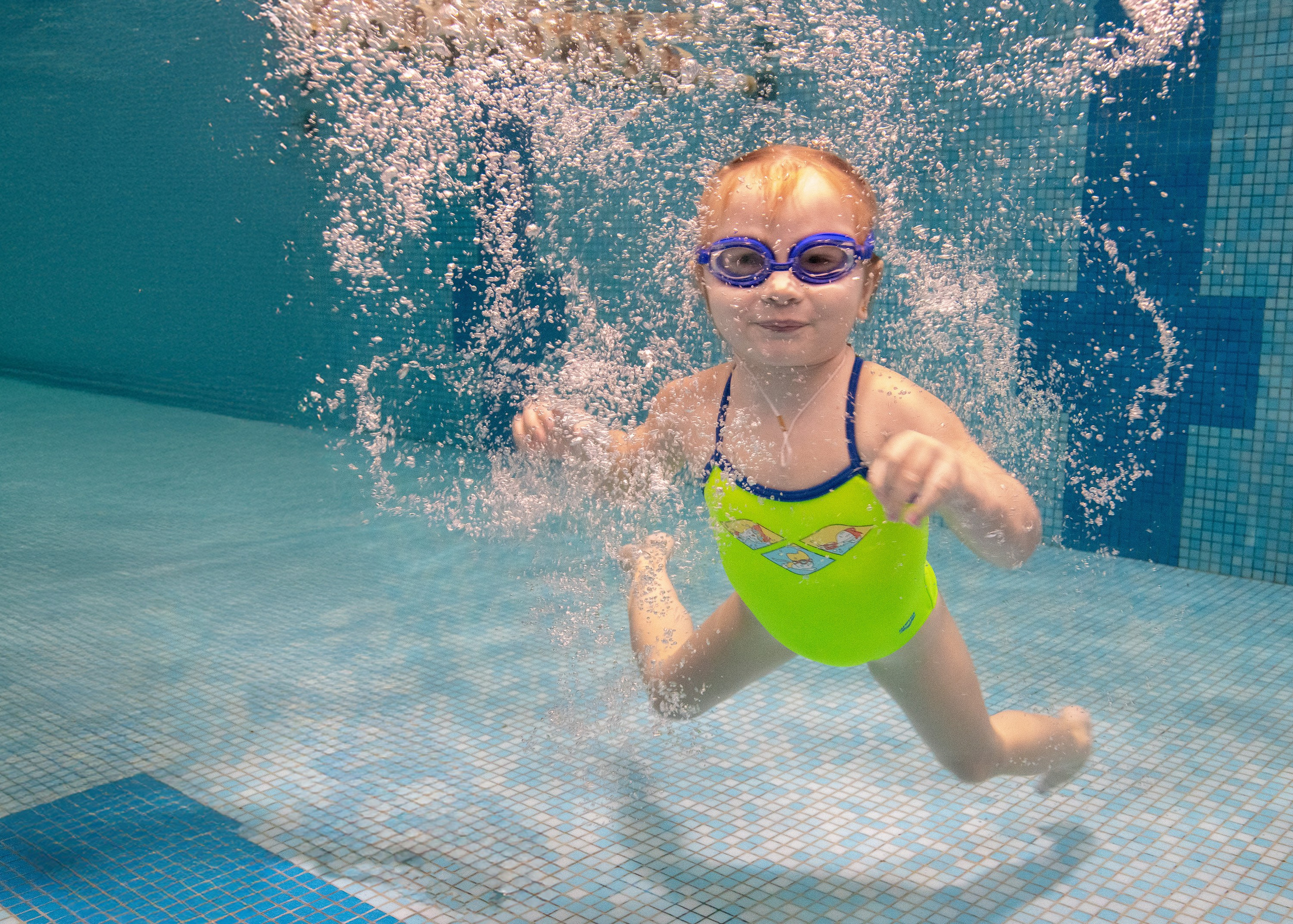 Подводная фотосессия в бассейне маленькой девочки с мамой. Профессиональная фотосъемка. Ростов-на-Дону