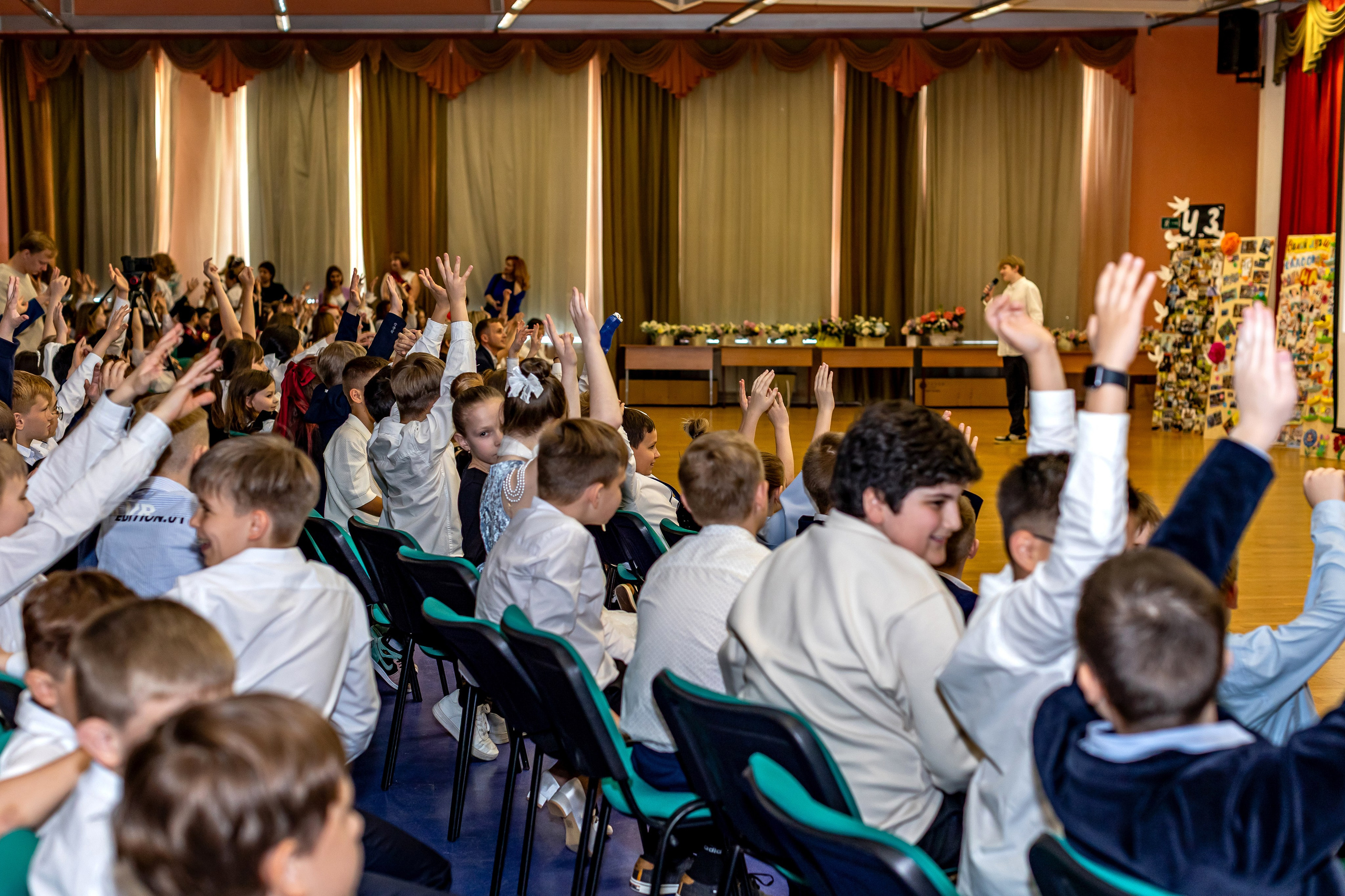Выпускной праздник в начальной школе. Фотограф и видеограф Москва. Свадебный фотограф, видеограф. Выпускные альбомы. Оживающие альбомы