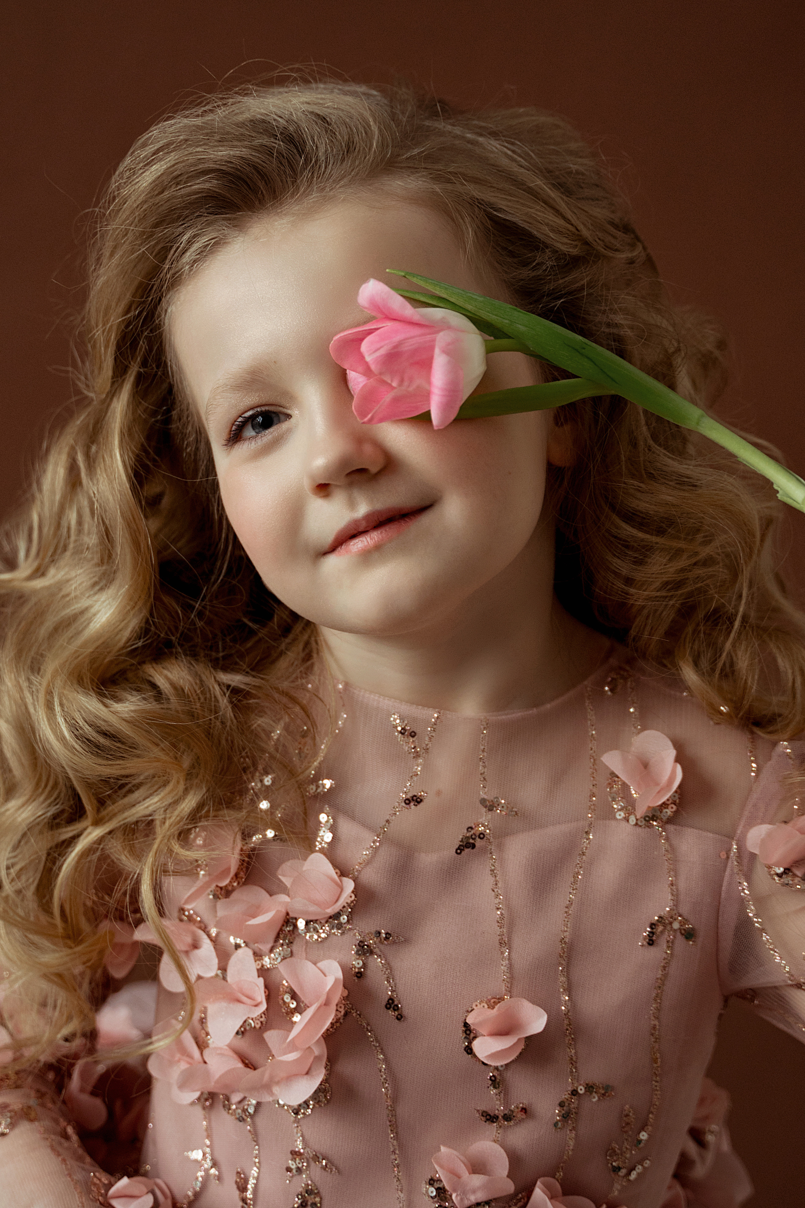 Студийный портрет, фотосессия в студии. Контент фотограф в Москве Кати Федотова