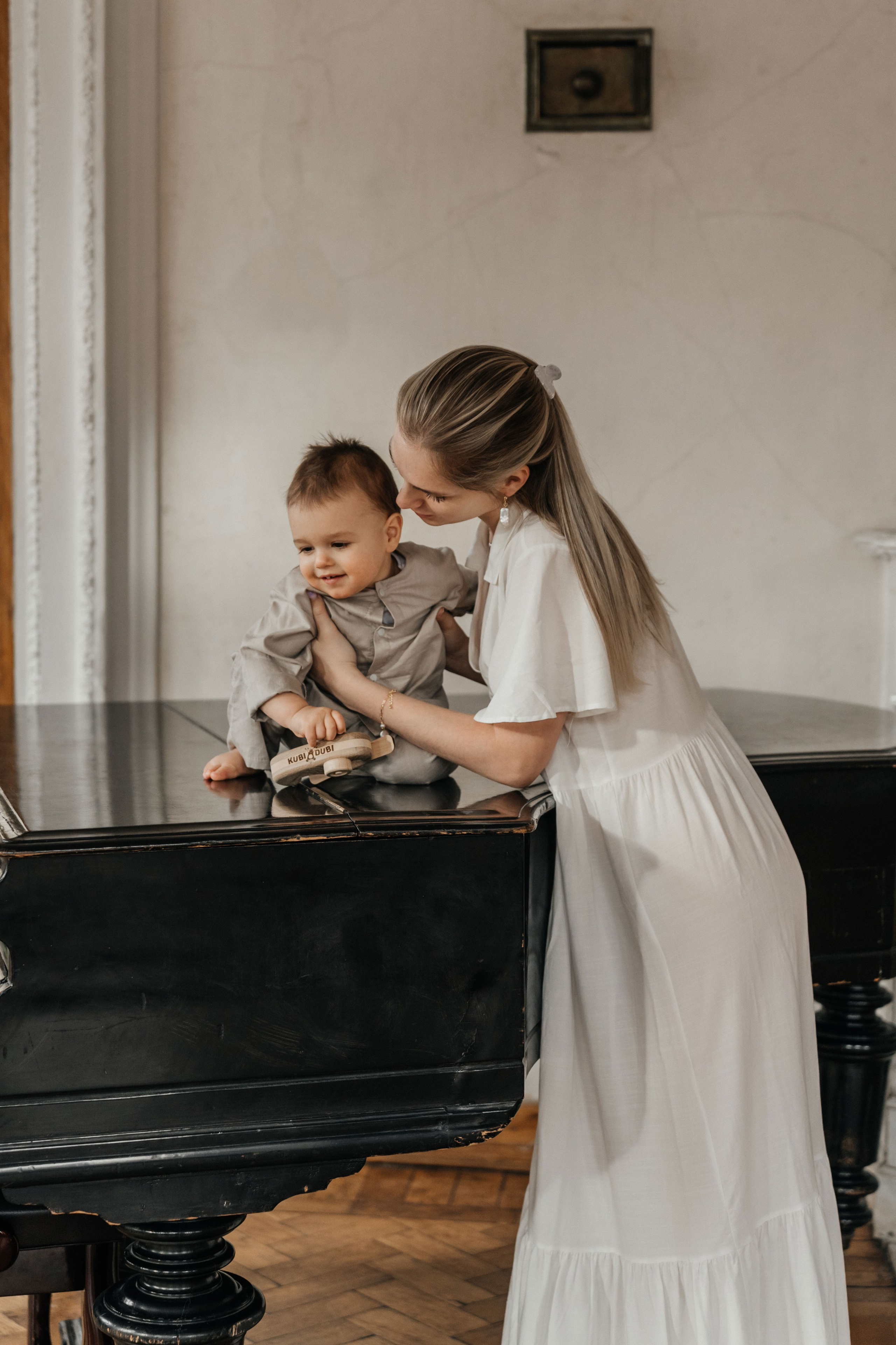 Маленькие ножки в читальне им. Пушкина. Ваш фотограф Вика Артемова