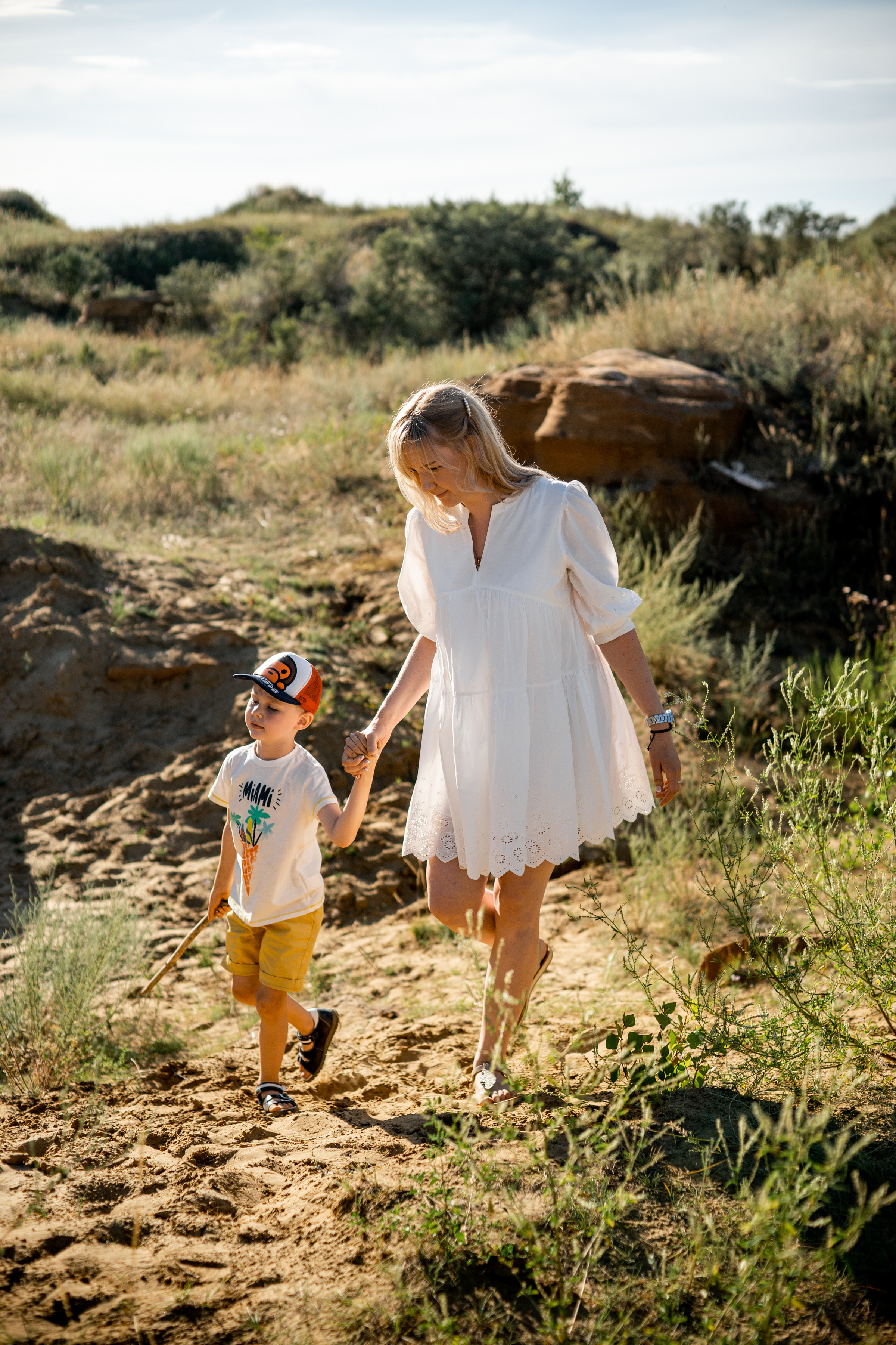 Семейная фотосессия в песчаном карьере на закате летом. Ольга Плаксина фотограф в Саратове