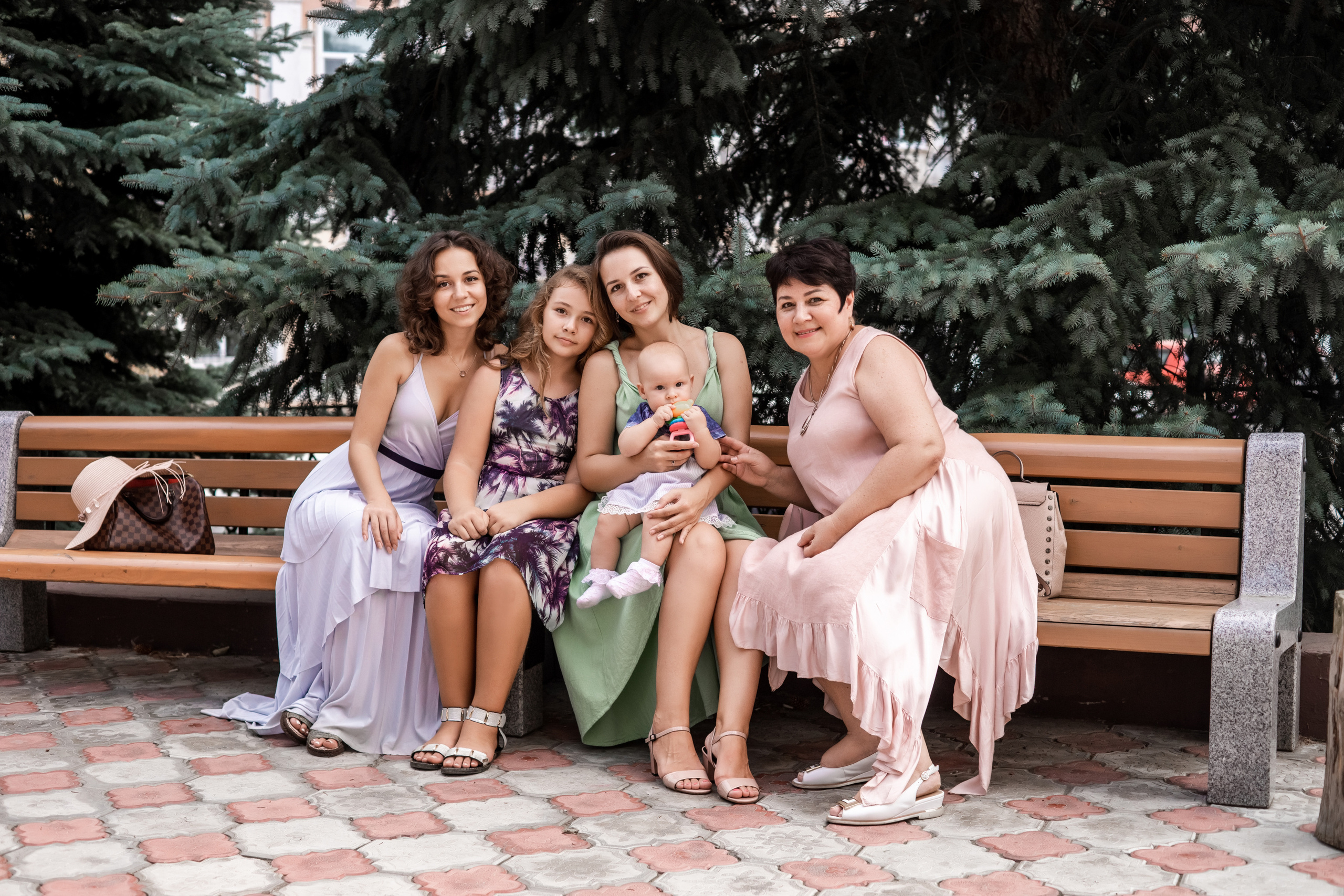 Семейная фотосессия 3-х поколений девочек. Ольга Плаксина фотограф в Саратове