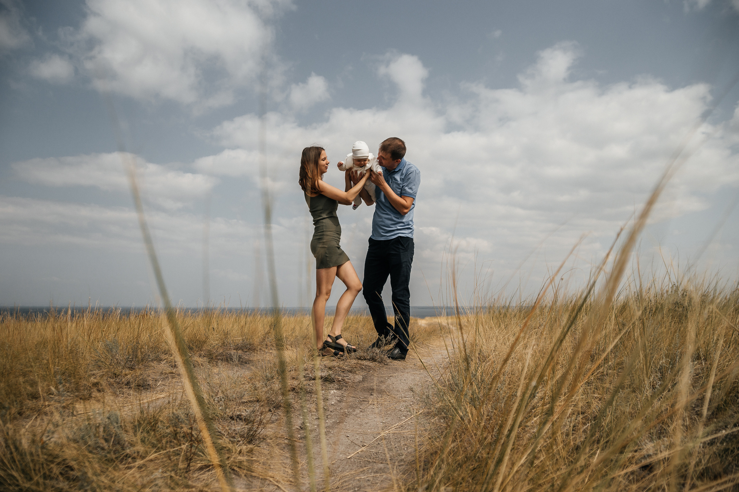 Семейная прогулка у Волги. Ольга Плаксина фотограф в Саратове