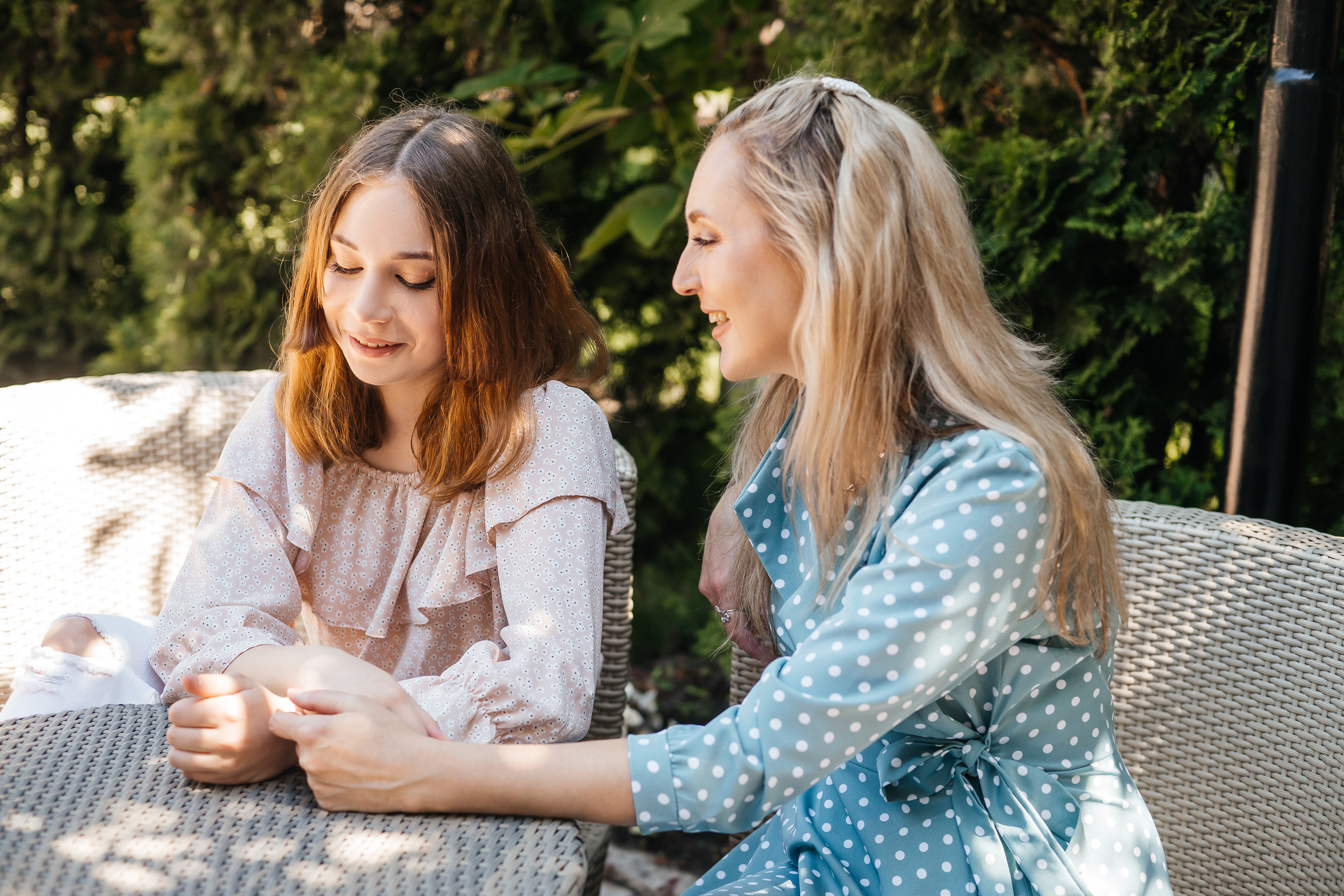 /Елена и Ангелина/ Мама с дочкой прогулка по городу. Ольга Плаксина фотограф в Саратове