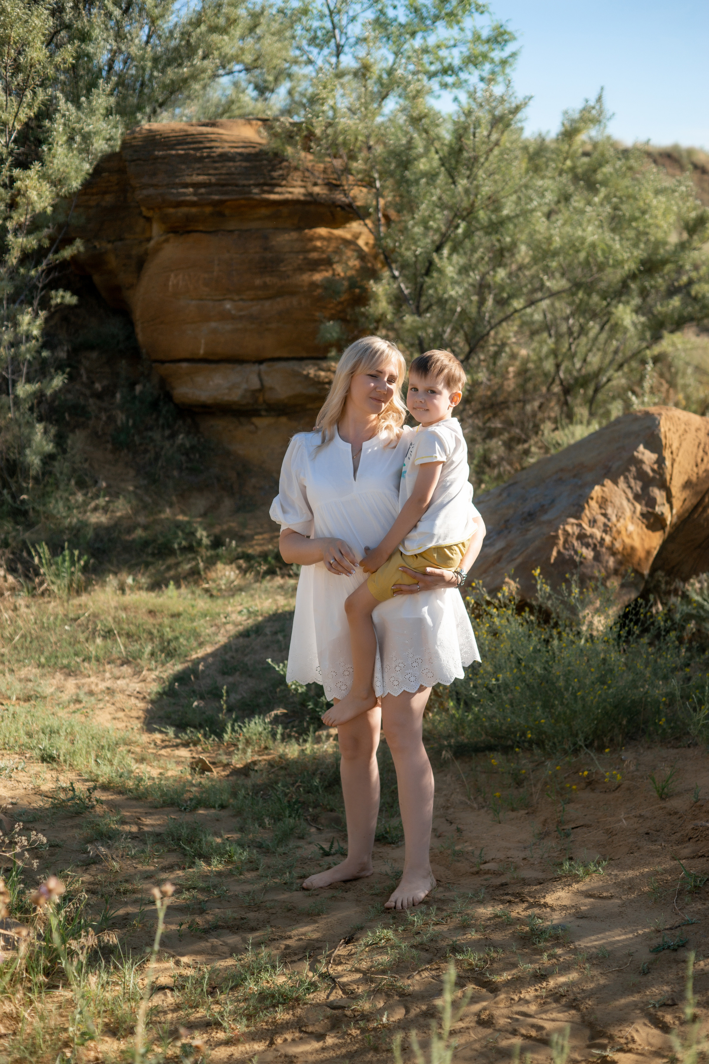 Семейная фотосессия в песчаном карьере на закате летом. Ольга Плаксина фотограф в Саратове