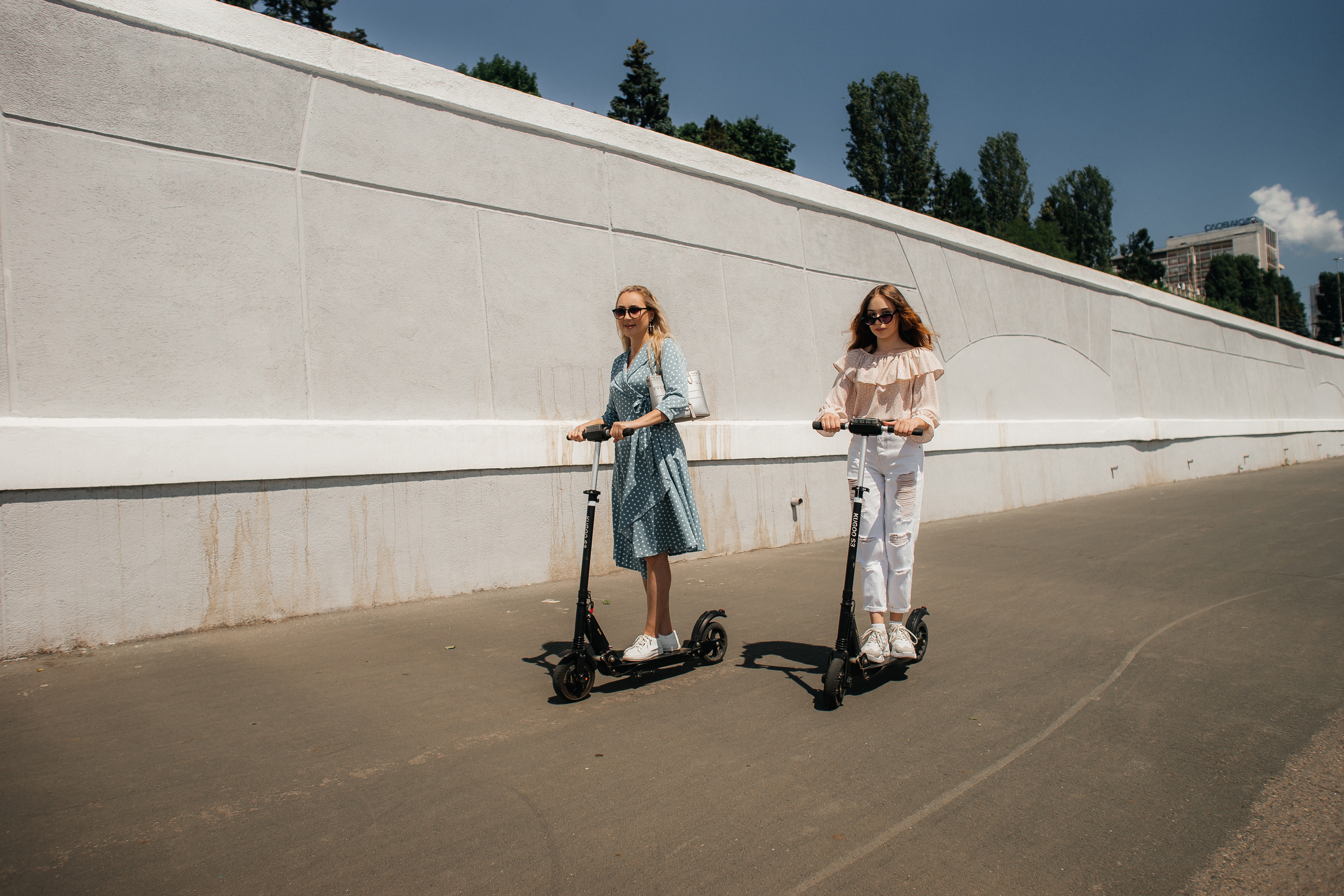 /Елена и Ангелина/ Мама с дочкой прогулка по городу. Ольга Плаксина фотограф в Саратове