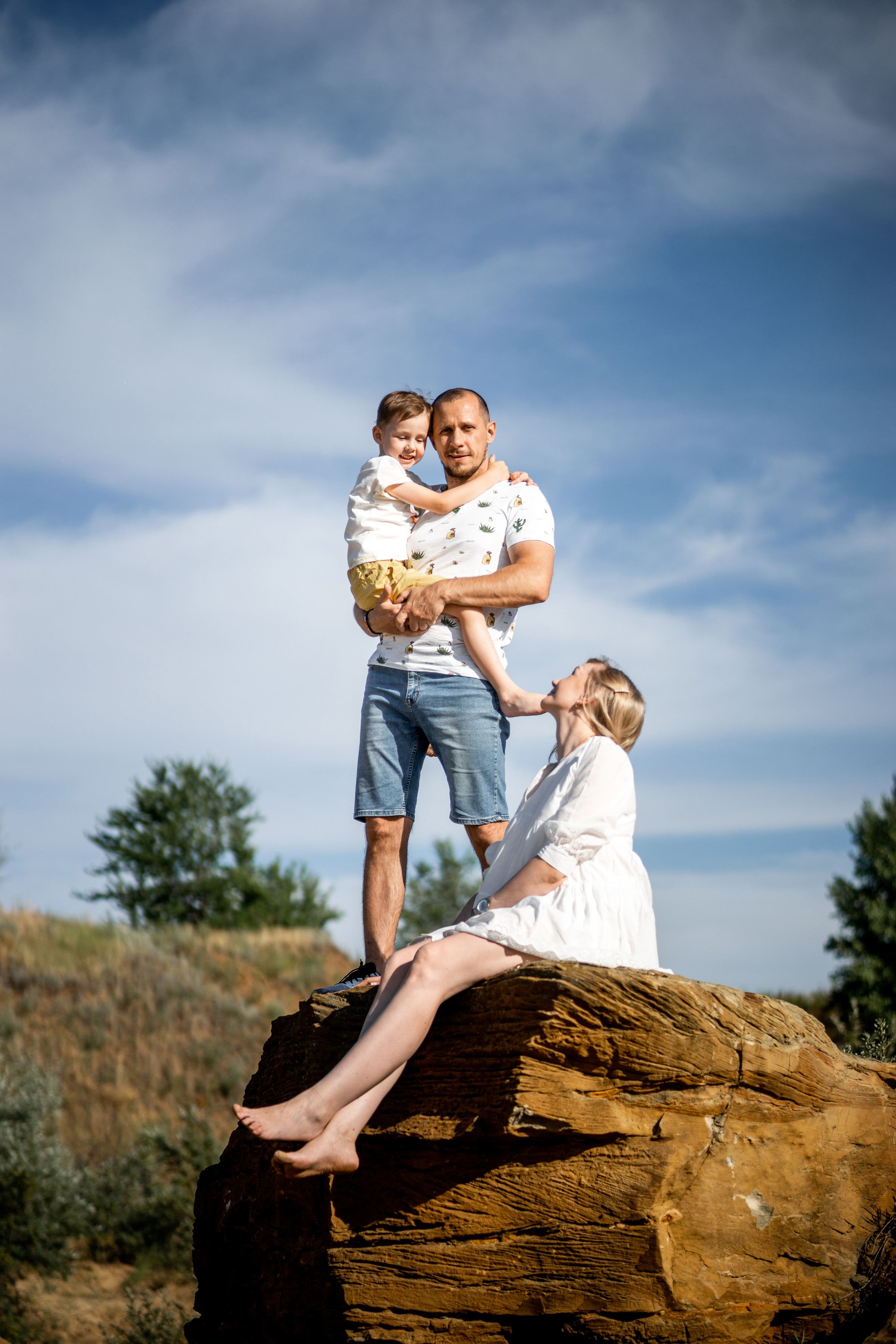 Семейная фотосессия в песчаном карьере на закате летом. Ольга Плаксина фотограф в Саратове