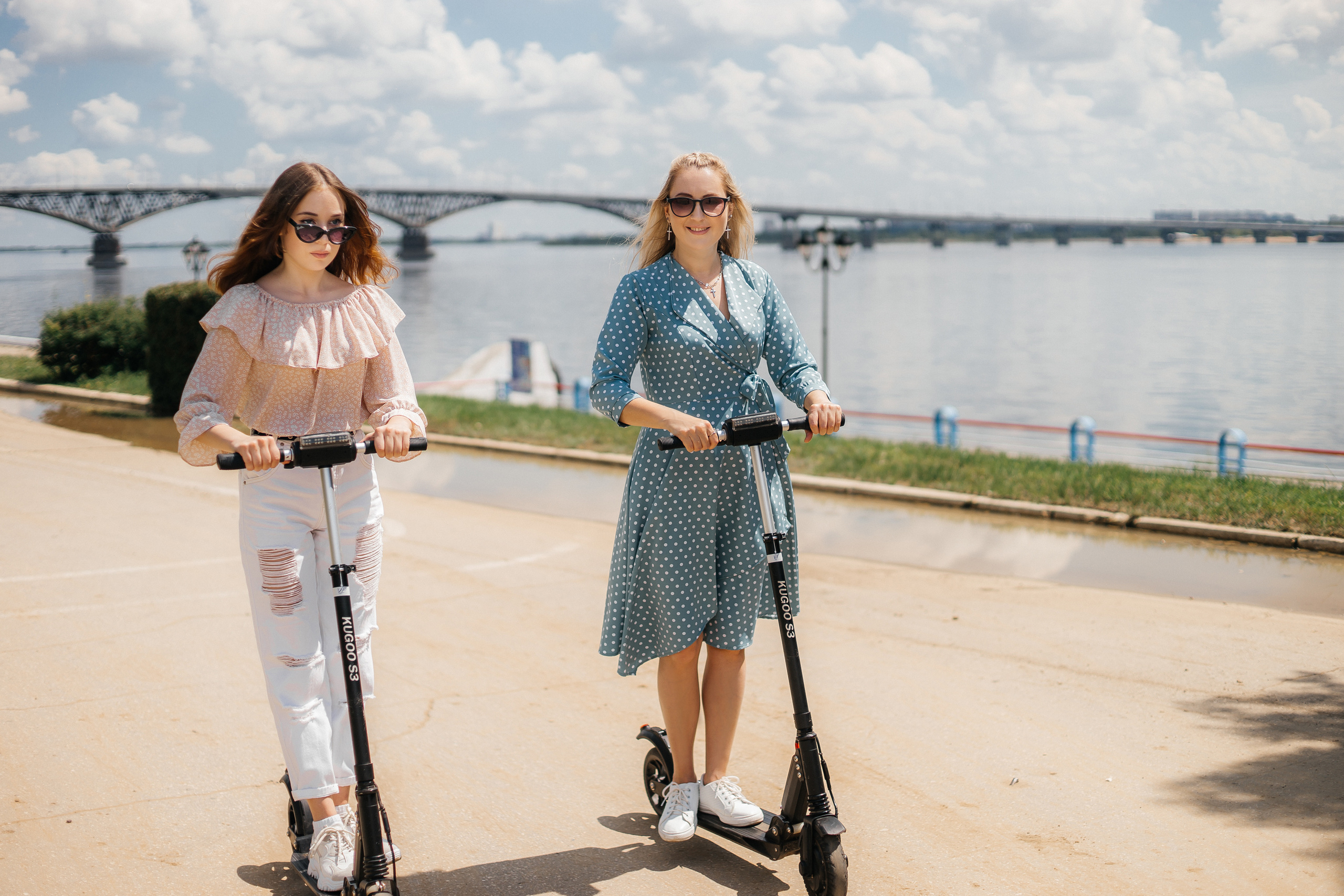 /Елена и Ангелина/ Мама с дочкой прогулка по городу. Ольга Плаксина фотограф в Саратове