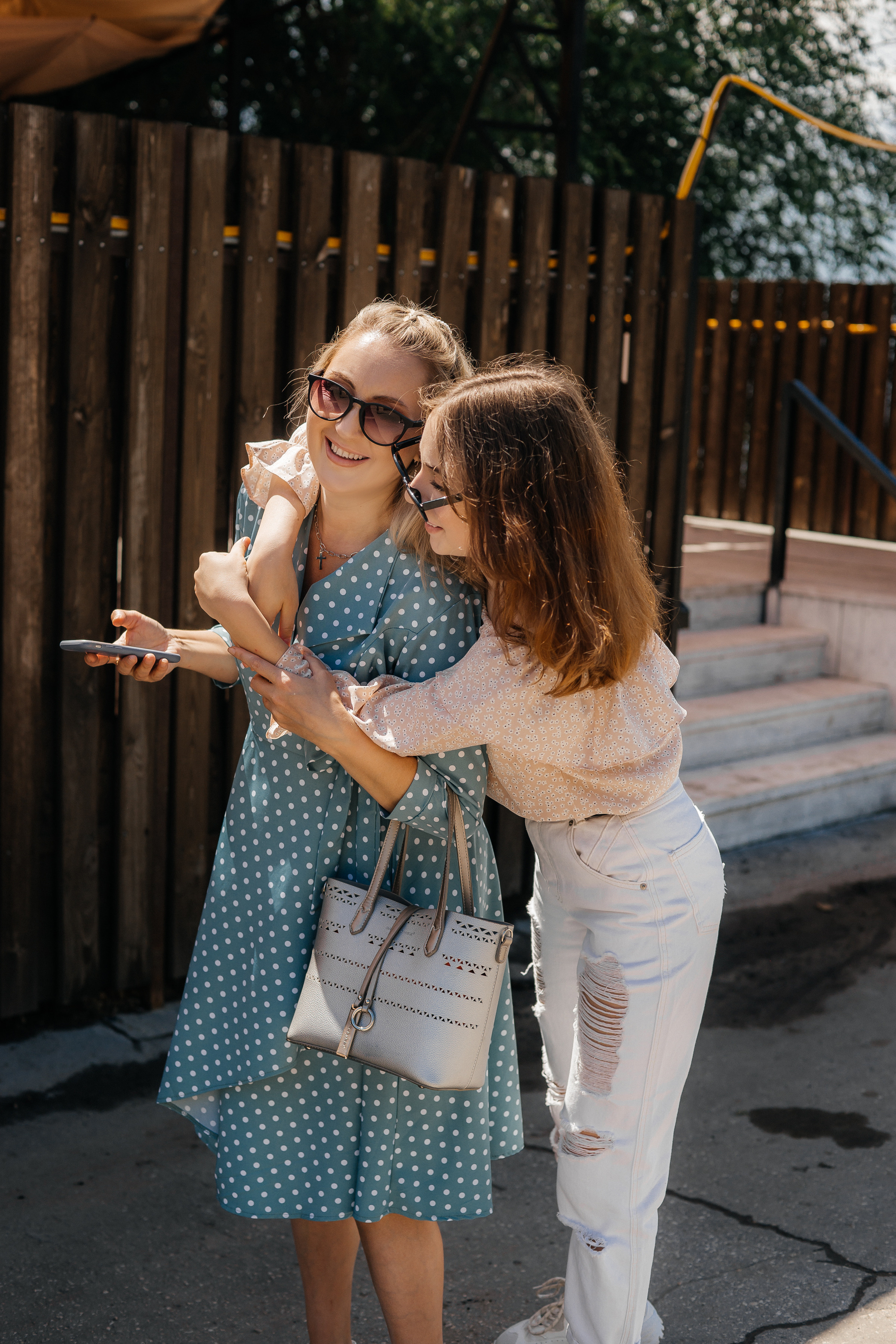 /Елена и Ангелина/ Мама с дочкой прогулка по городу. Ольга Плаксина фотограф в Саратове