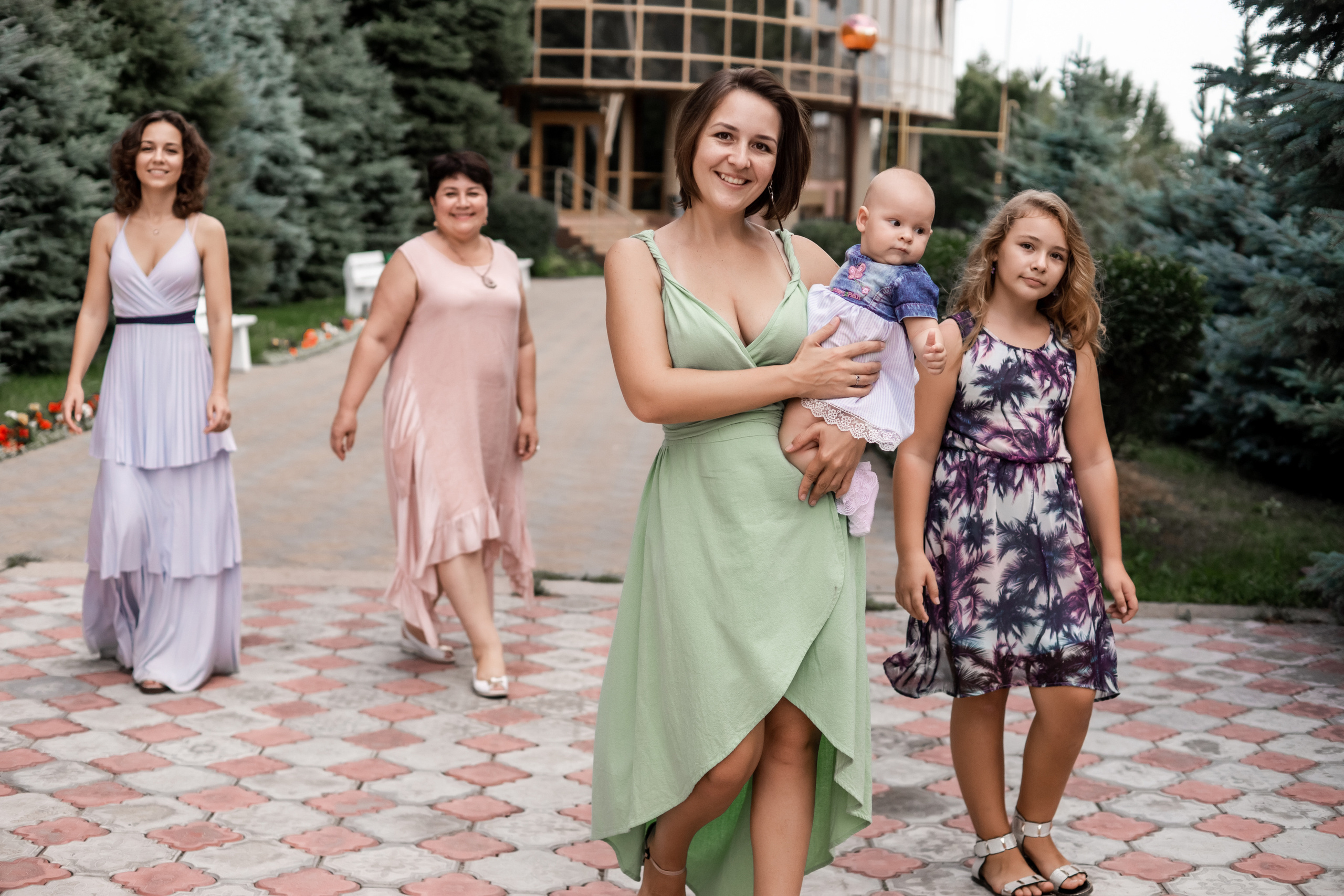 Семейная фотосессия 3-х поколений девочек. Ольга Плаксина фотограф в Саратове