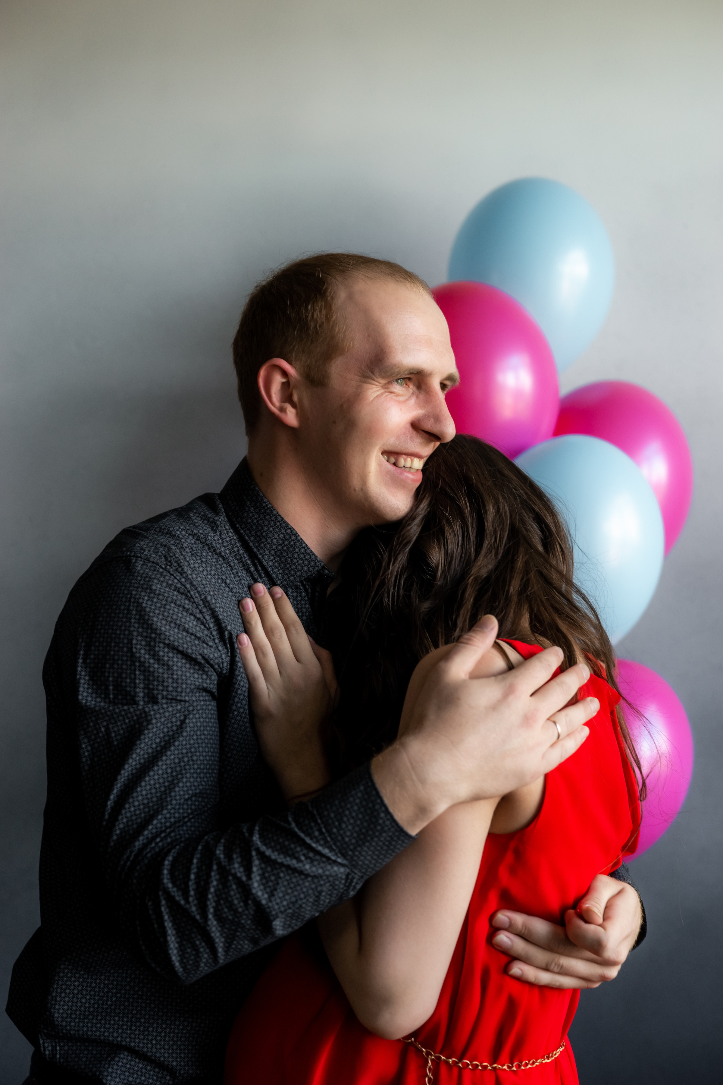 Аня и Сергей фотосессия беременности (гендерный шар). Ольга Плаксина фотограф в Саратове