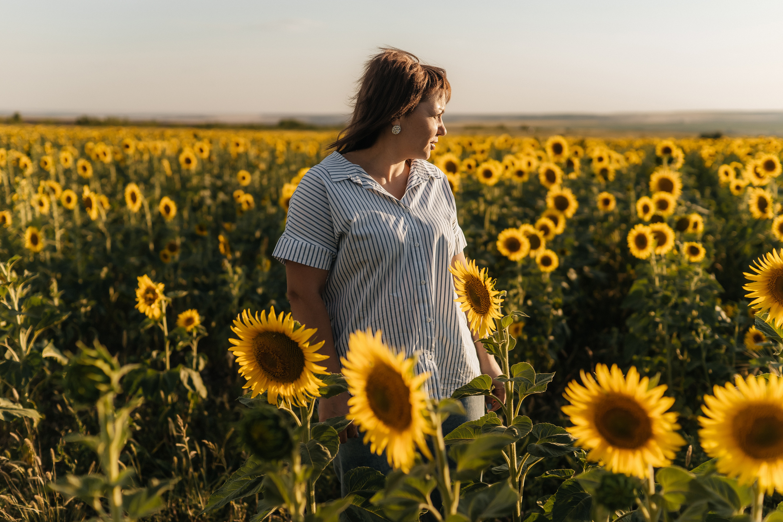 Ксения с сыном в подсолнухах. Ольга Плаксина фотограф в Саратове