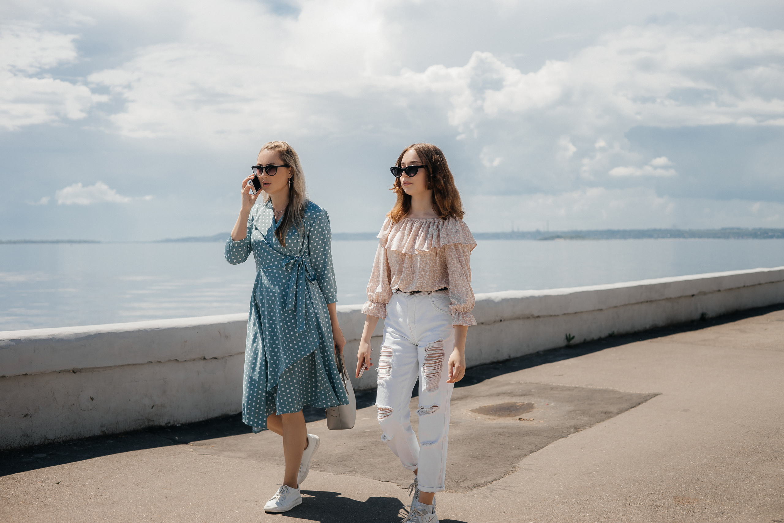 /Елена и Ангелина/ Мама с дочкой прогулка по городу. Ольга Плаксина фотограф в Саратове