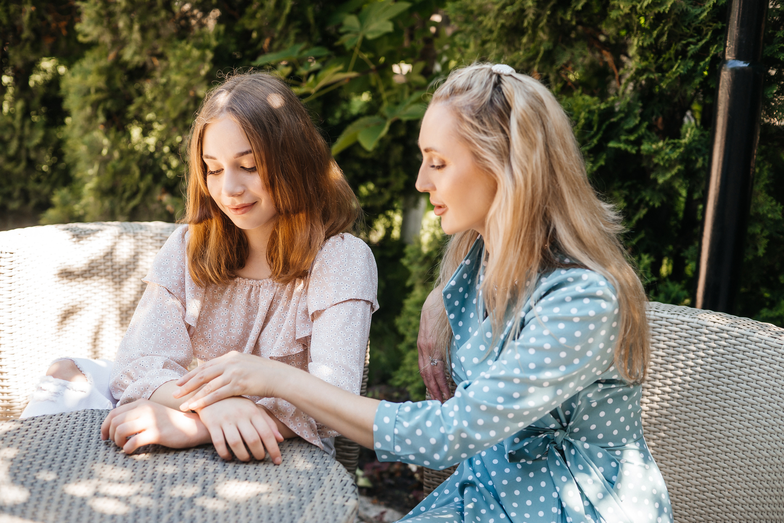 /Елена и Ангелина/ Мама с дочкой прогулка по городу. Ольга Плаксина фотограф в Саратове