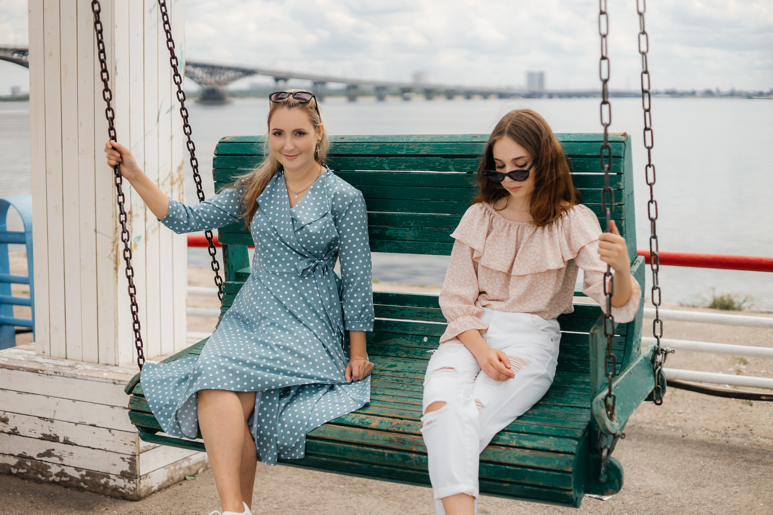 /Елена и Ангелина/ Мама с дочкой прогулка по городу. Ольга Плаксина фотограф в Саратове