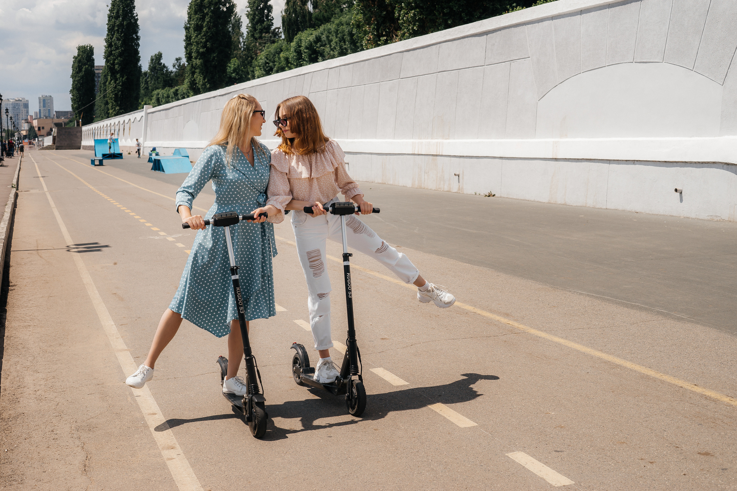 /Елена и Ангелина/ Мама с дочкой прогулка по городу. Ольга Плаксина фотограф в Саратове