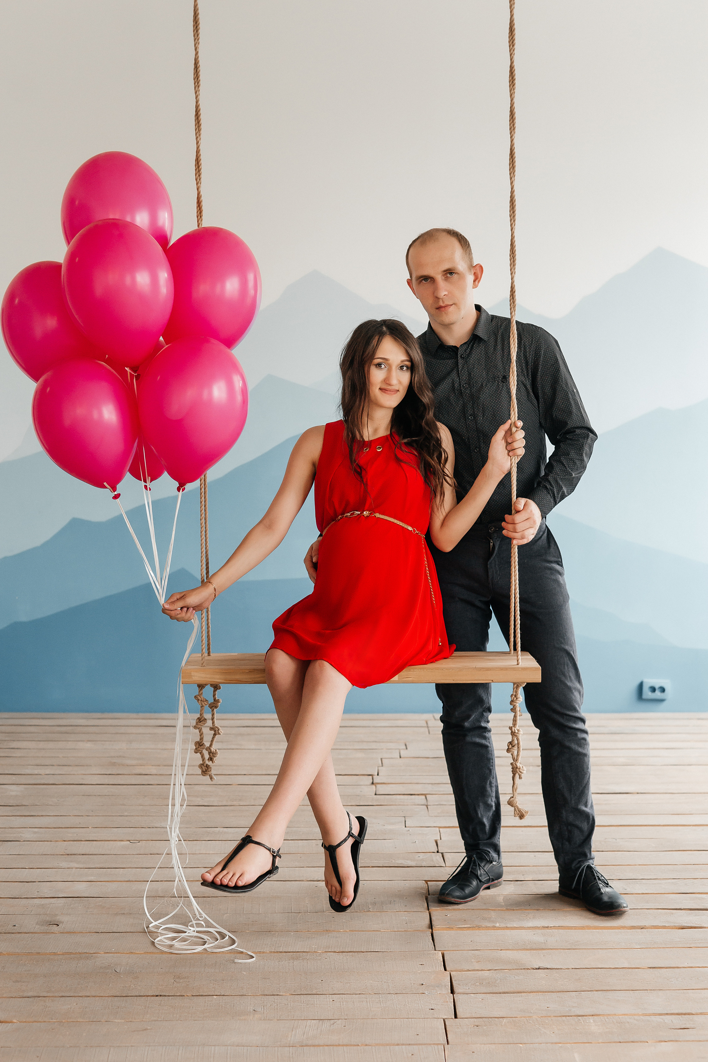 Аня и Сергей фотосессия беременности (гендерный шар). Ольга Плаксина фотограф в Саратове
