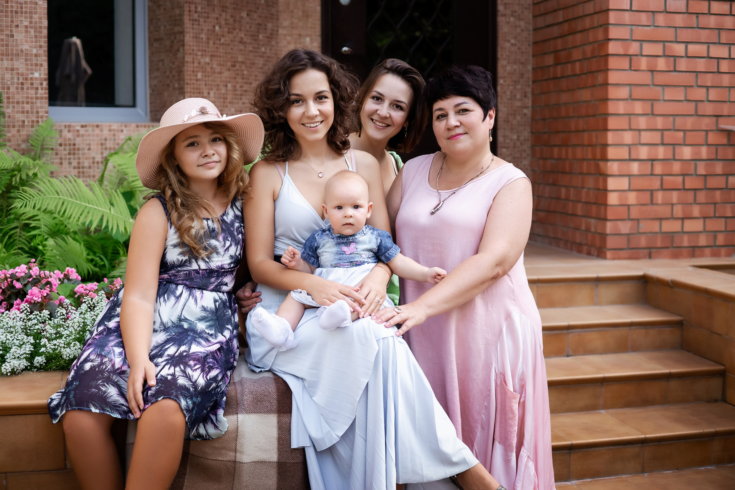 Семейная фотосессия 3-х поколений девочек. Ольга Плаксина фотограф в Саратове