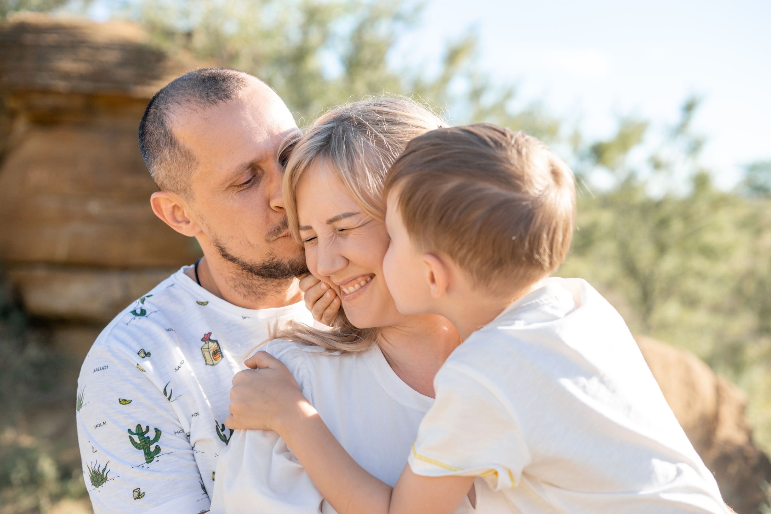 Семейная фотосессия в песчаном карьере на закате летом. Ольга Плаксина фотограф в Саратове