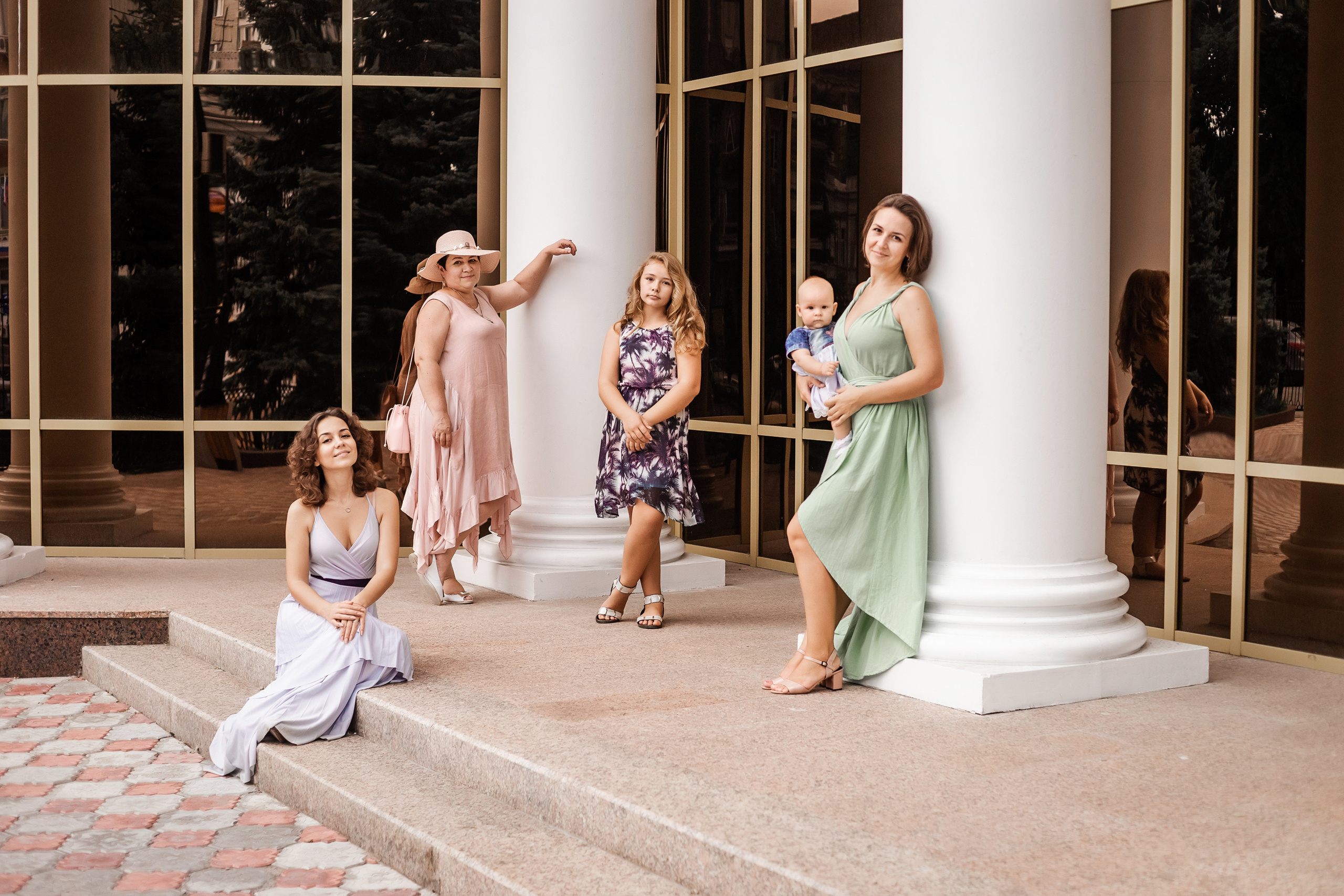 Семейная фотосессия 3-х поколений девочек. Ольга Плаксина фотограф в Саратове