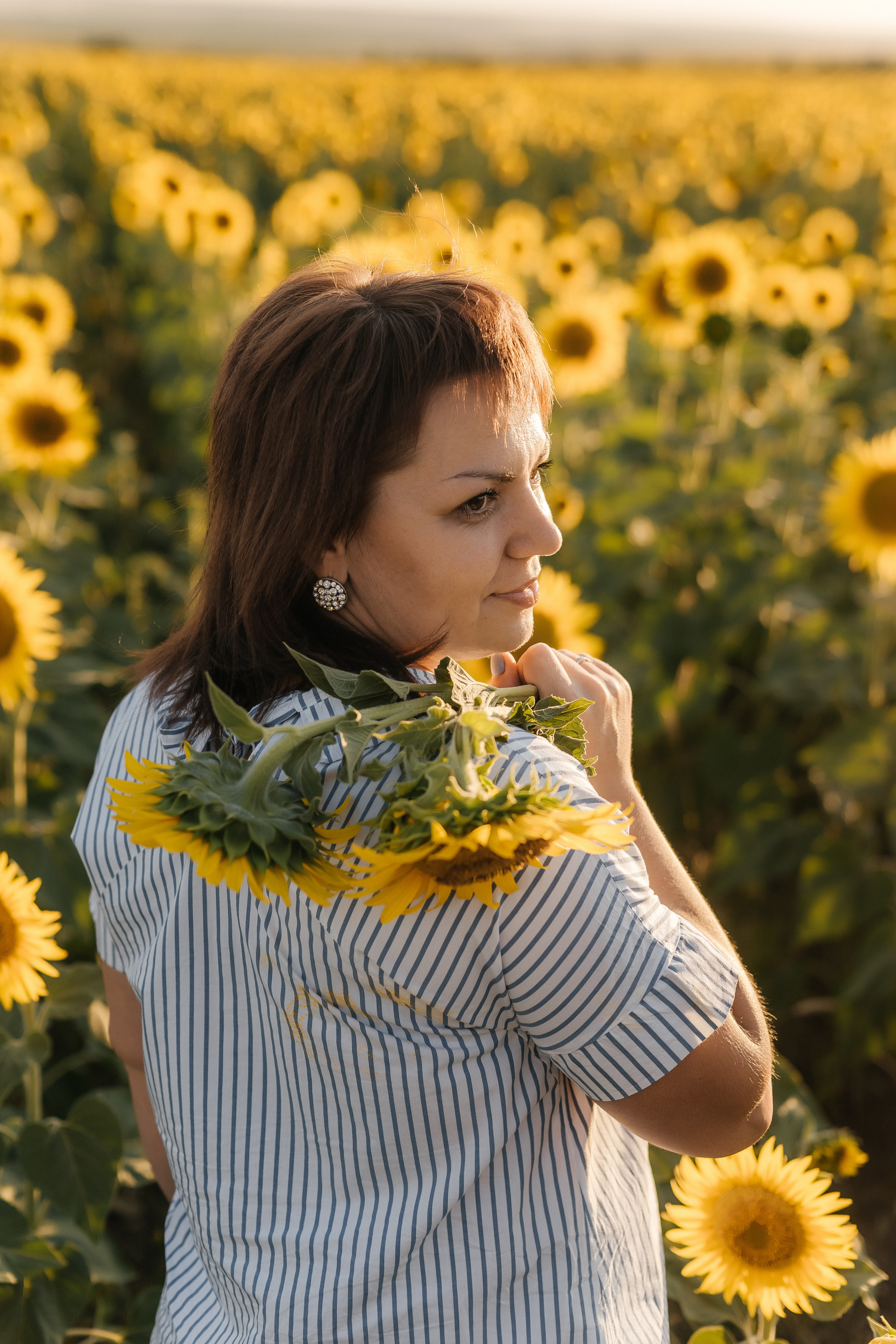 Ксения с сыном в подсолнухах. Ольга Плаксина фотограф в Саратове