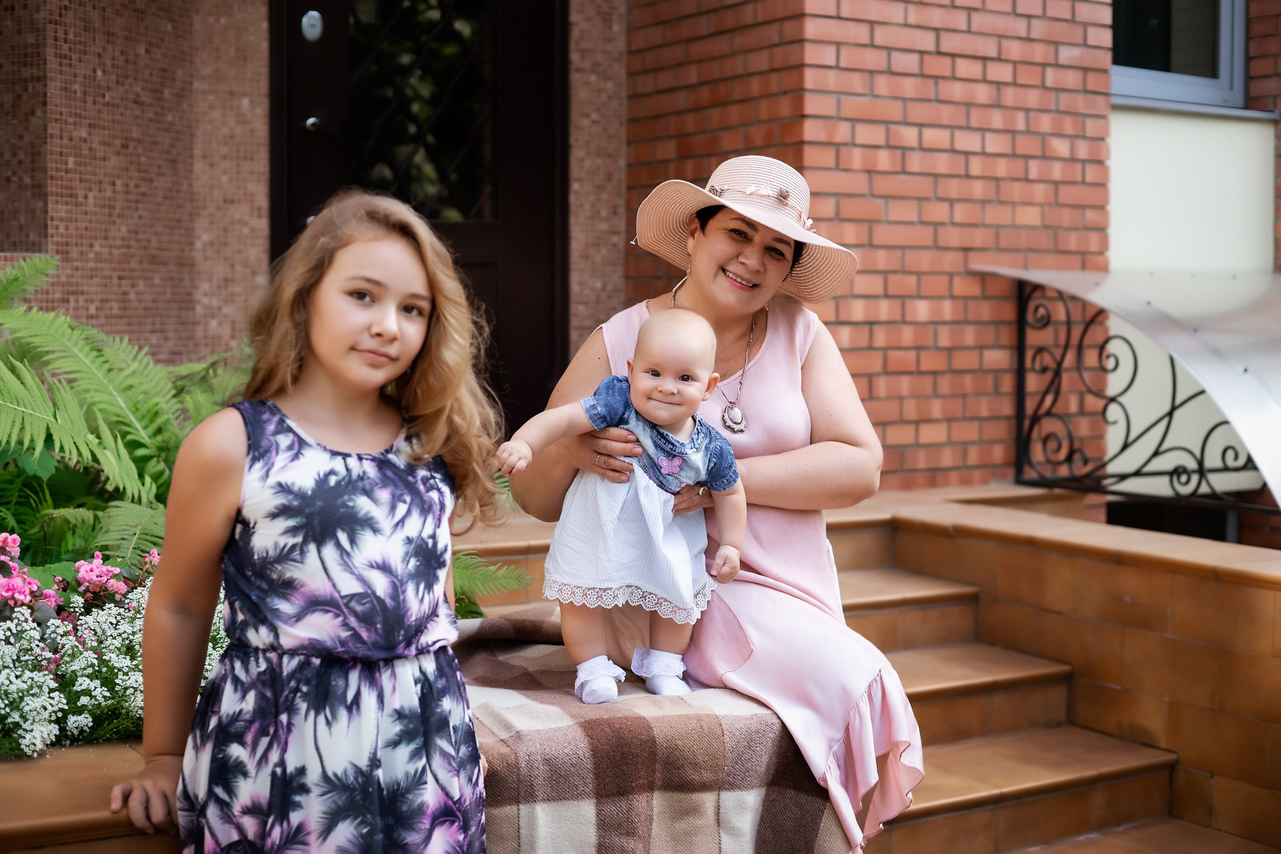Семейная фотосессия 3-х поколений девочек. Ольга Плаксина фотограф в Саратове