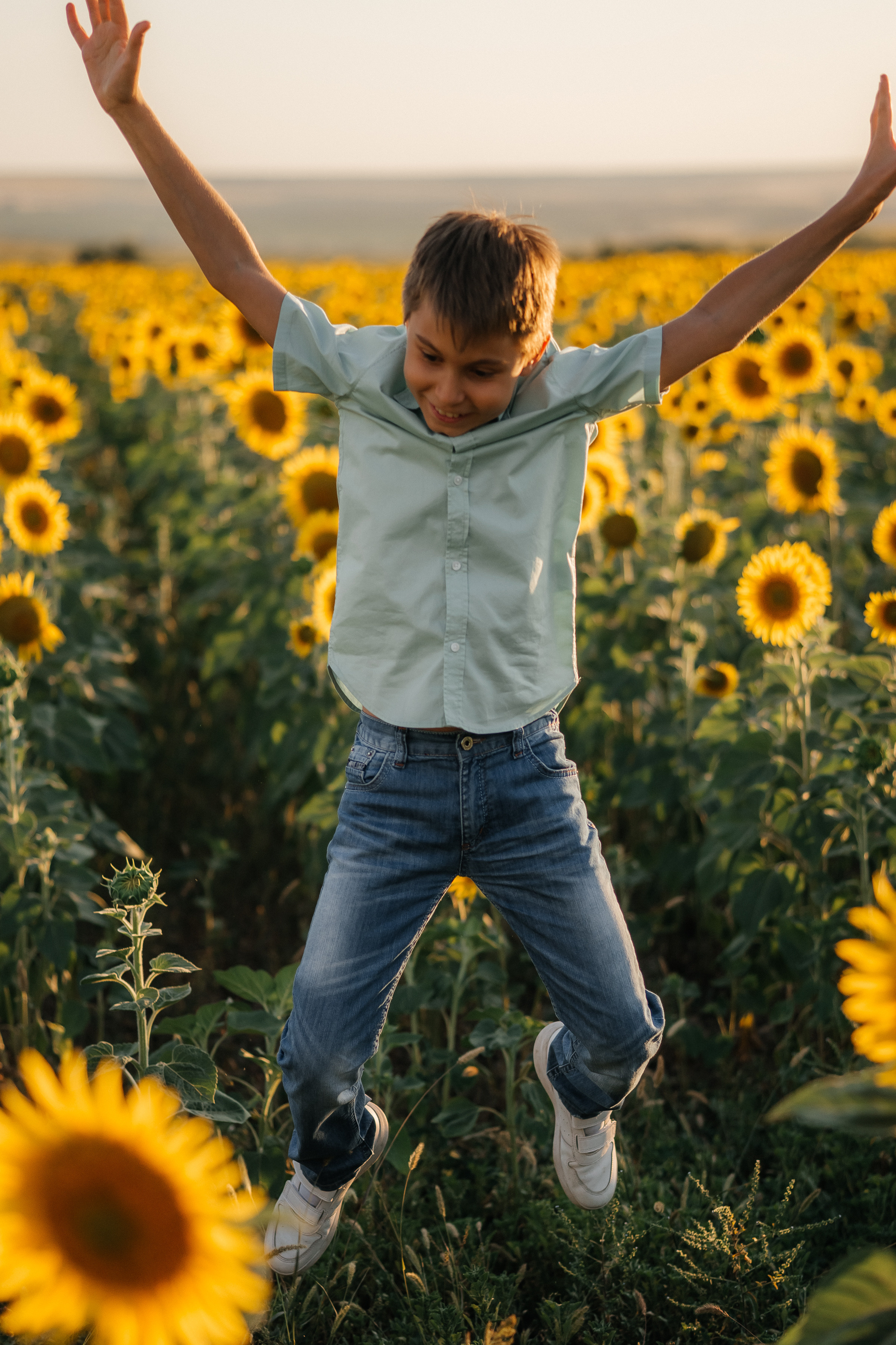 Ксения с сыном в подсолнухах. Ольга Плаксина фотограф в Саратове