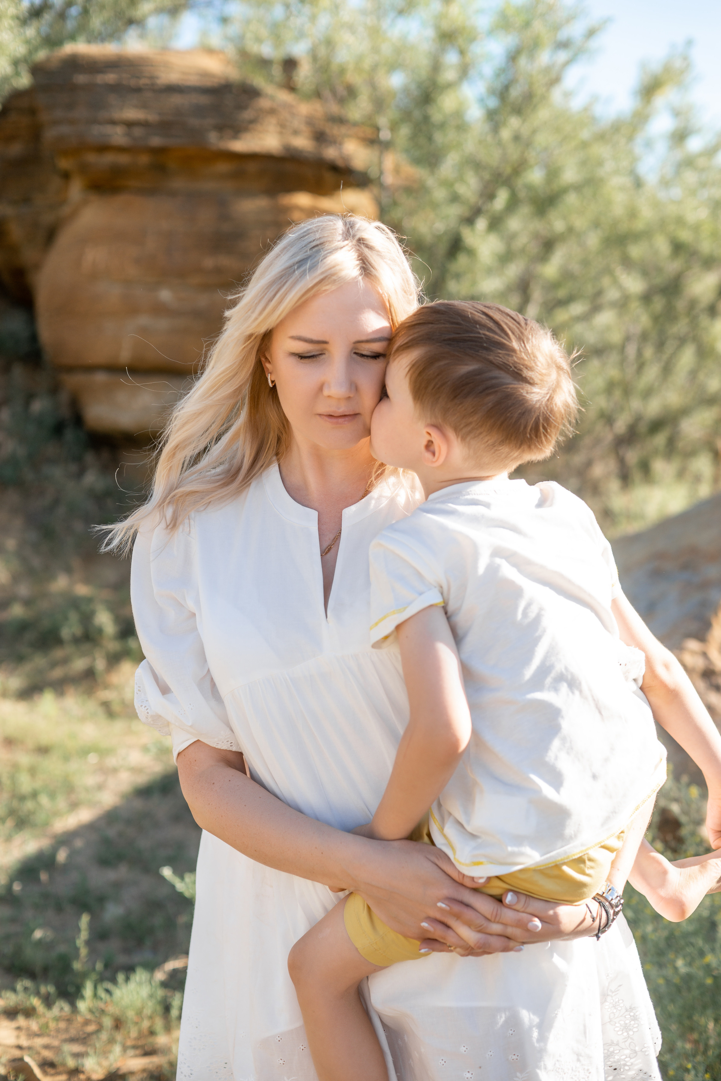 Семейная фотосессия в песчаном карьере на закате летом. Ольга Плаксина фотограф в Саратове