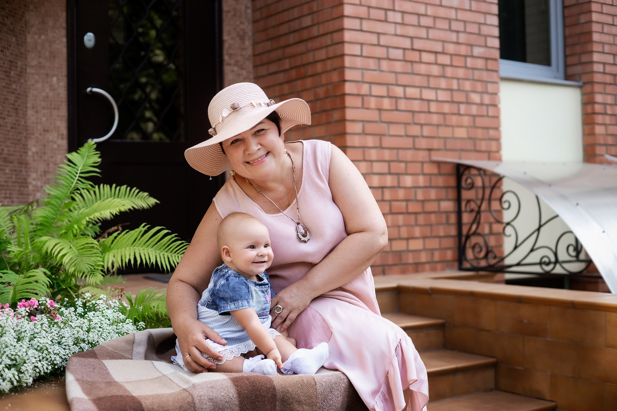 Семейная фотосессия 3-х поколений девочек. Ольга Плаксина фотограф в Саратове