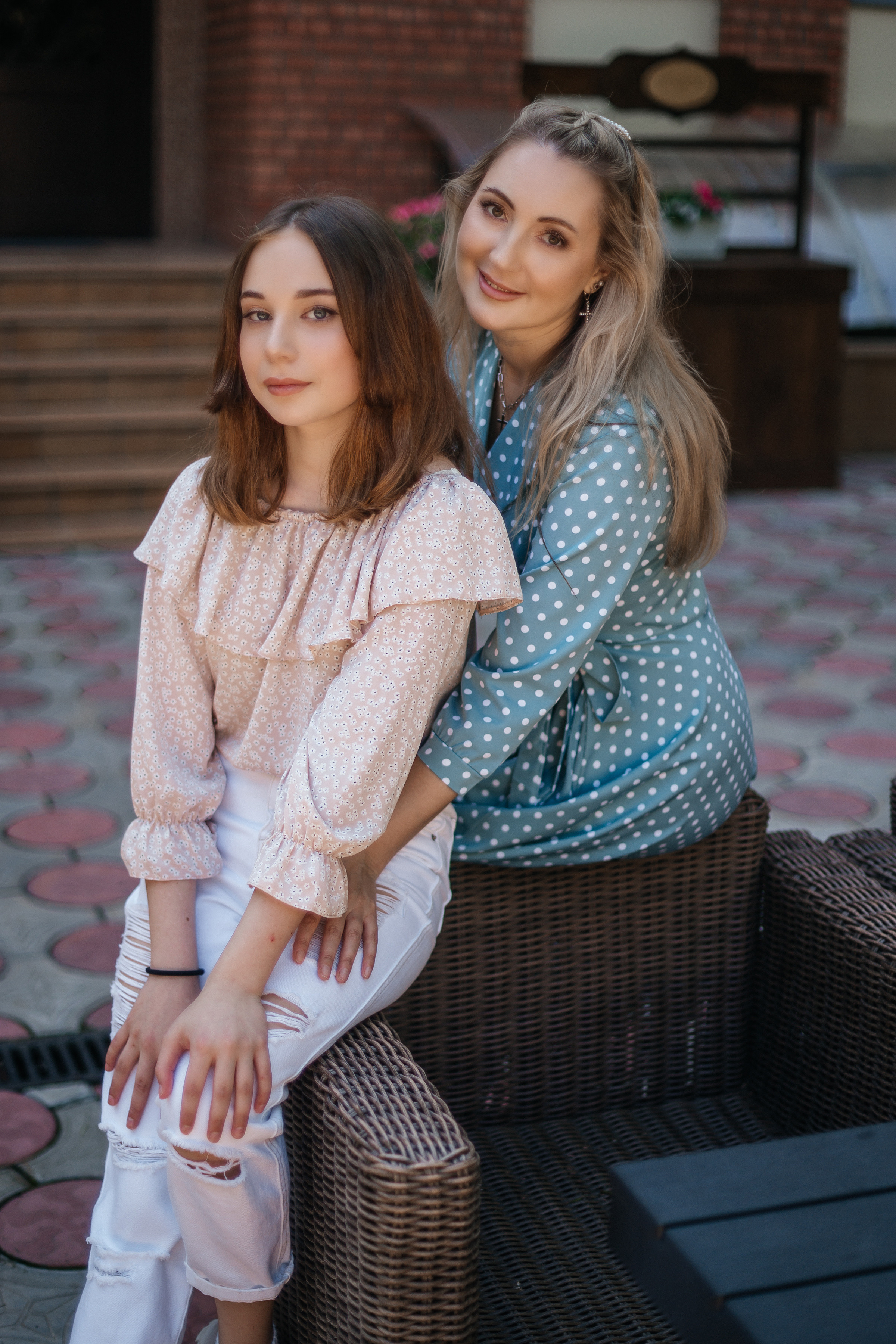 /Елена и Ангелина/ Мама с дочкой прогулка по городу. Ольга Плаксина фотограф в Саратове