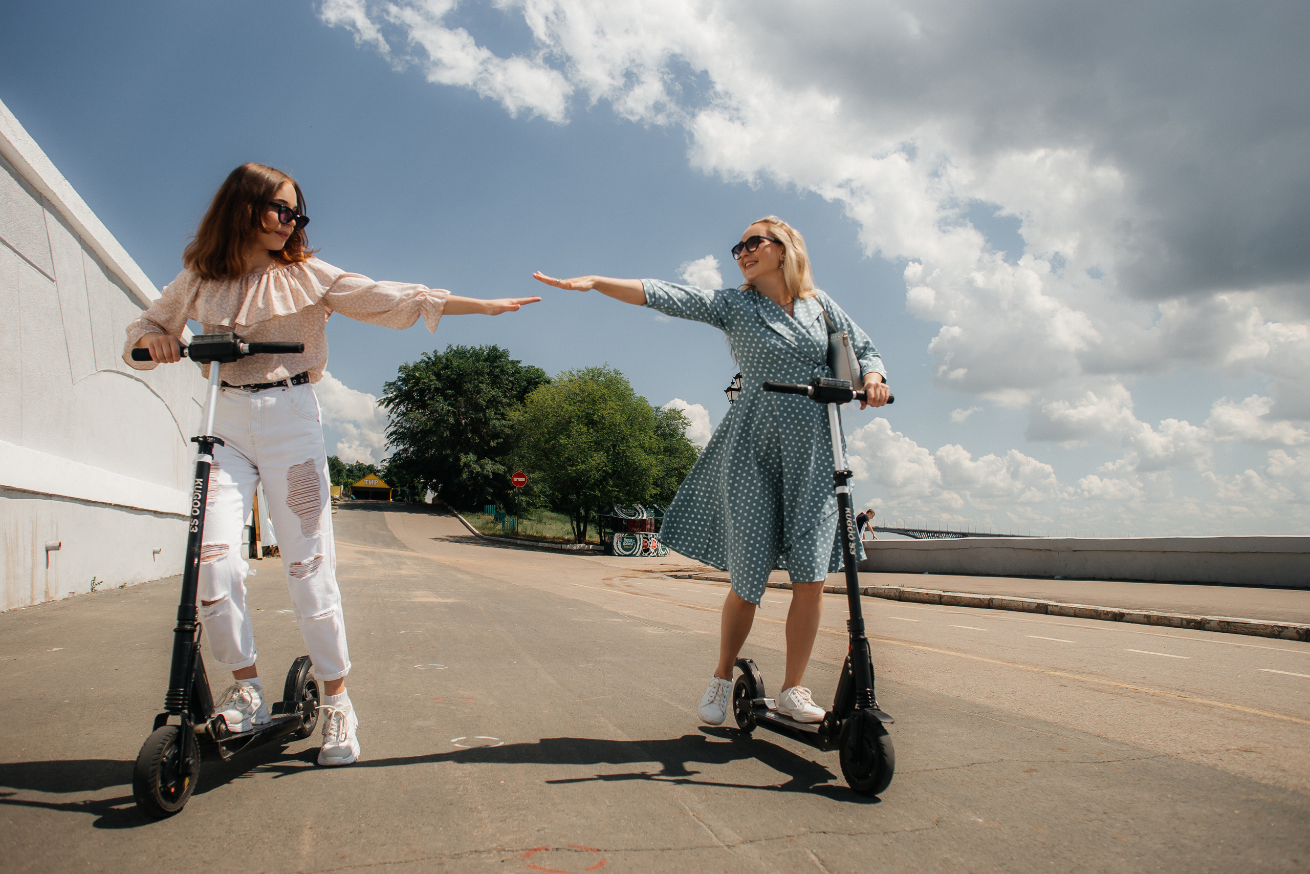 /Елена и Ангелина/ Мама с дочкой прогулка по городу. Ольга Плаксина фотограф в Саратове