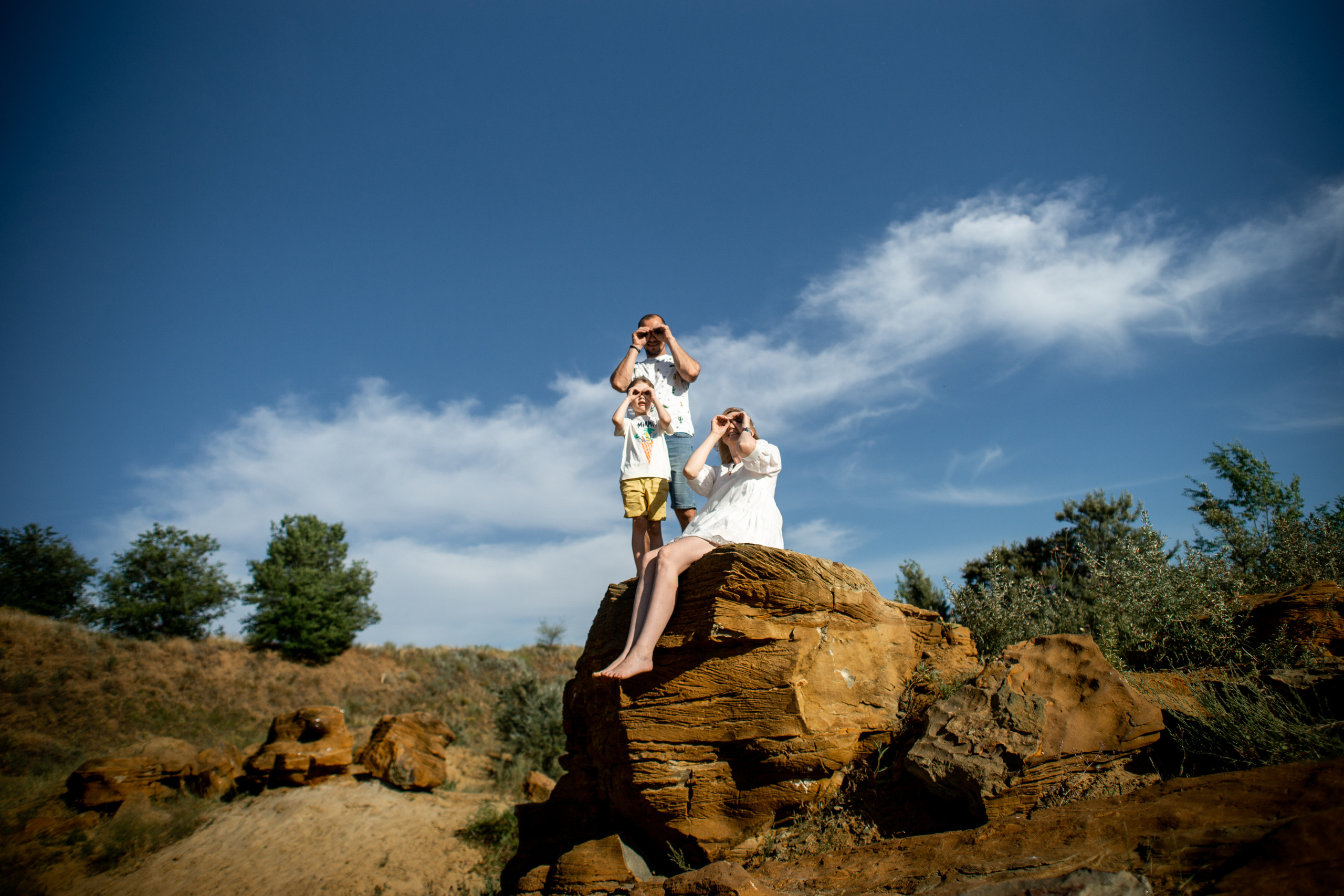Семейная фотосессия в песчаном карьере на закате летом. Ольга Плаксина фотограф в Саратове