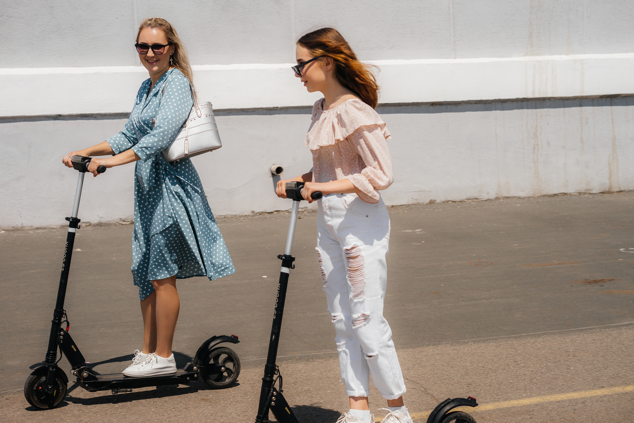 /Елена и Ангелина/ Мама с дочкой прогулка по городу. Ольга Плаксина фотограф в Саратове