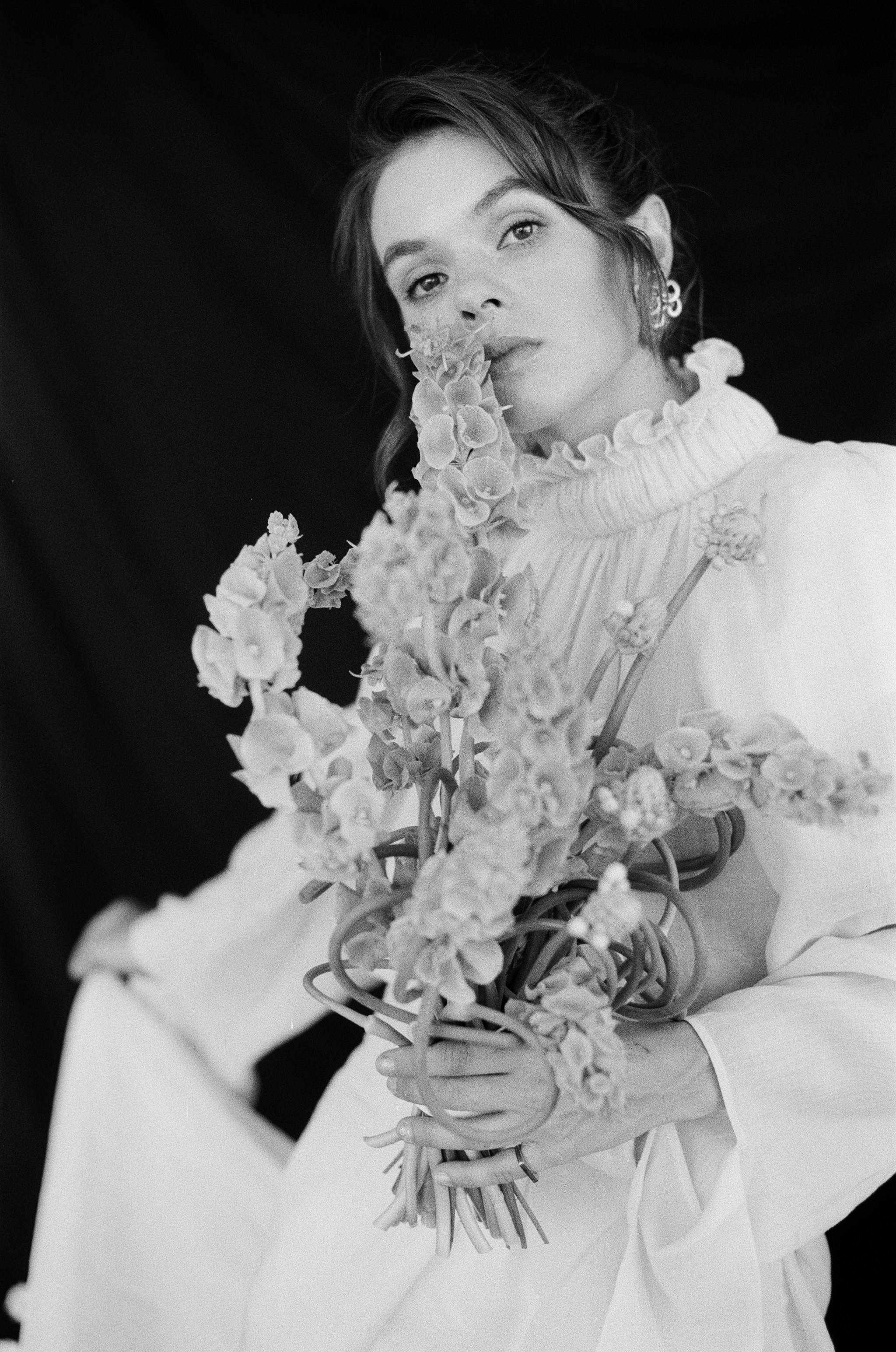 Анастасия и цветы. Свадебный и фэшн фотограф в Москве и Санкт-Петербурге