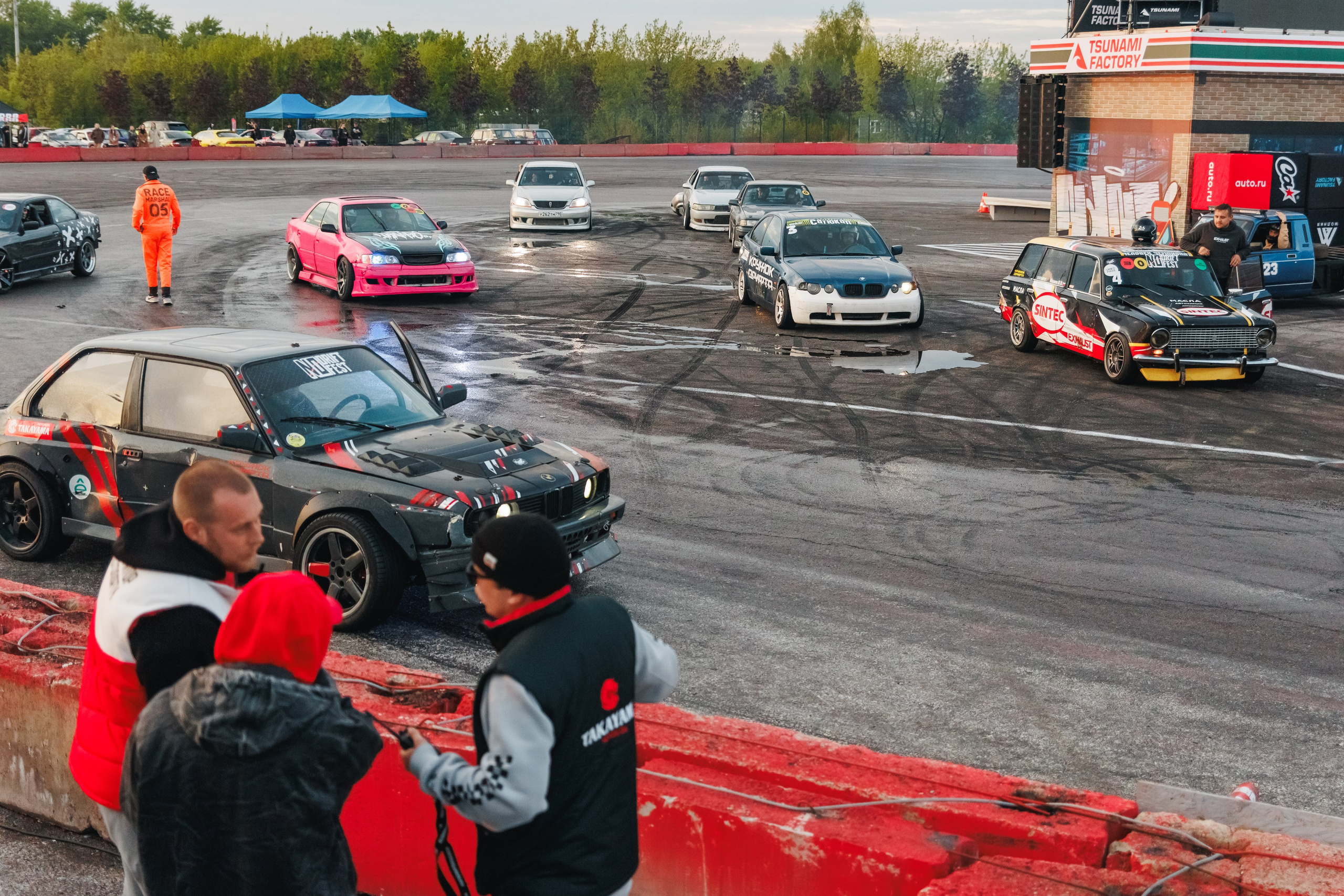 Выставка и дрифт машин. Репортажный фотограф. Москва. Алина Ланская