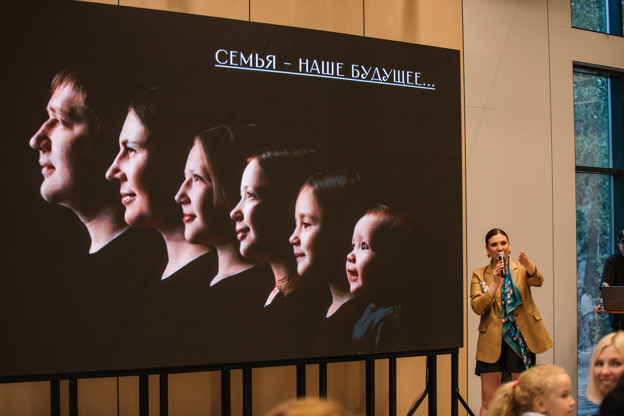Фестиваль к Дню семьи, любви и верности. Фотограф в Иркутске Анастасия Кись. Студийная фотосессия беременности в тканях Иркутск. Семейная фотосессия, ПОРТРЕТ «ПОКОЛЕНИЕ»