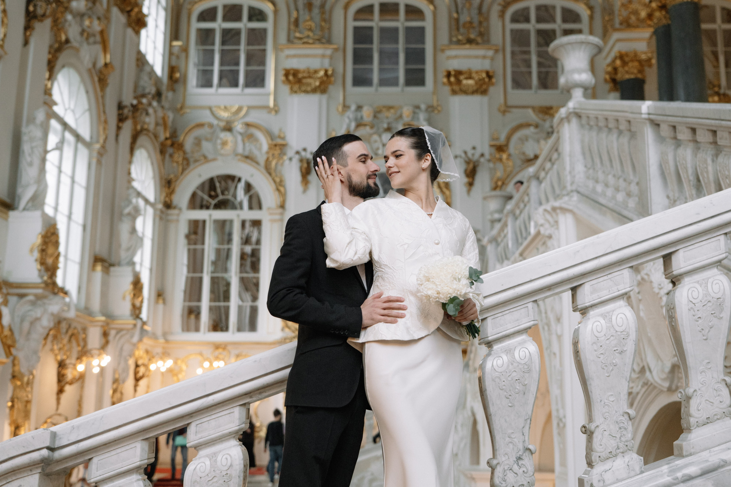 Свадебная фотосессия в Апреле в Петербурге. Свадебный фотограф Александр Невский в Санкт-Петербурге