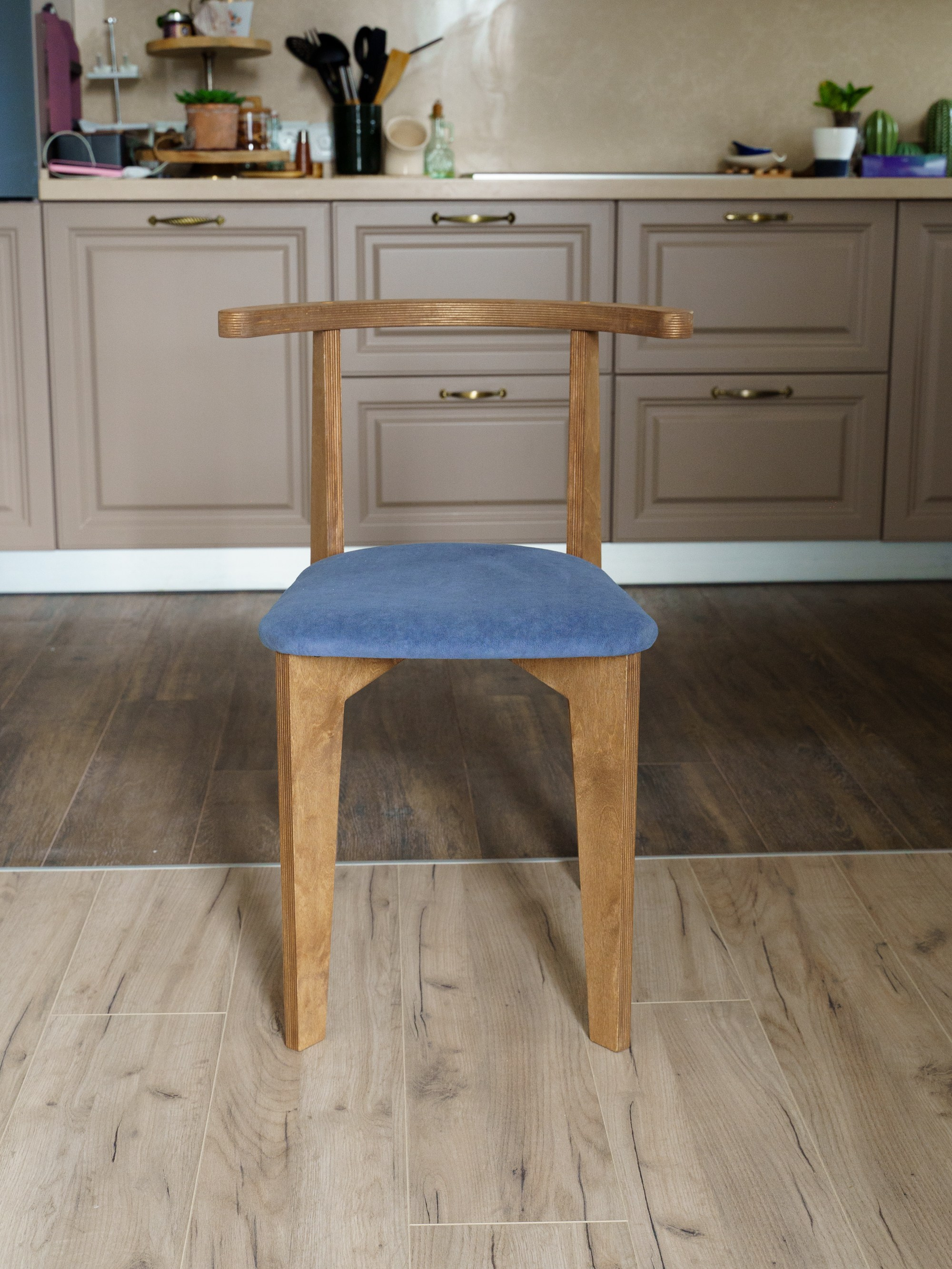 Столы и стулья для маркетплейсов. Иван Упоров — фотограф, рилсмейкер чебоксары