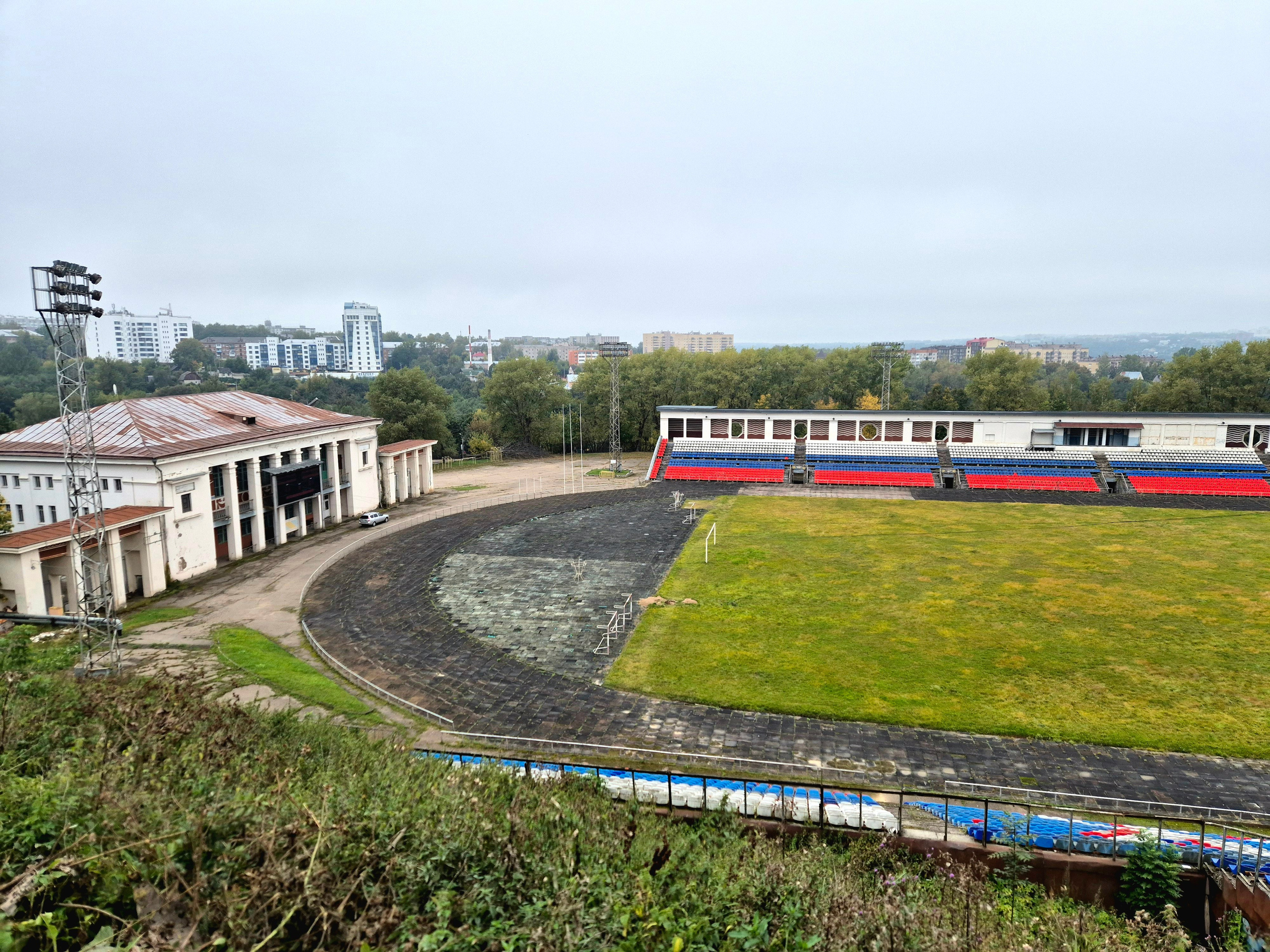 Заброшенный стадион 