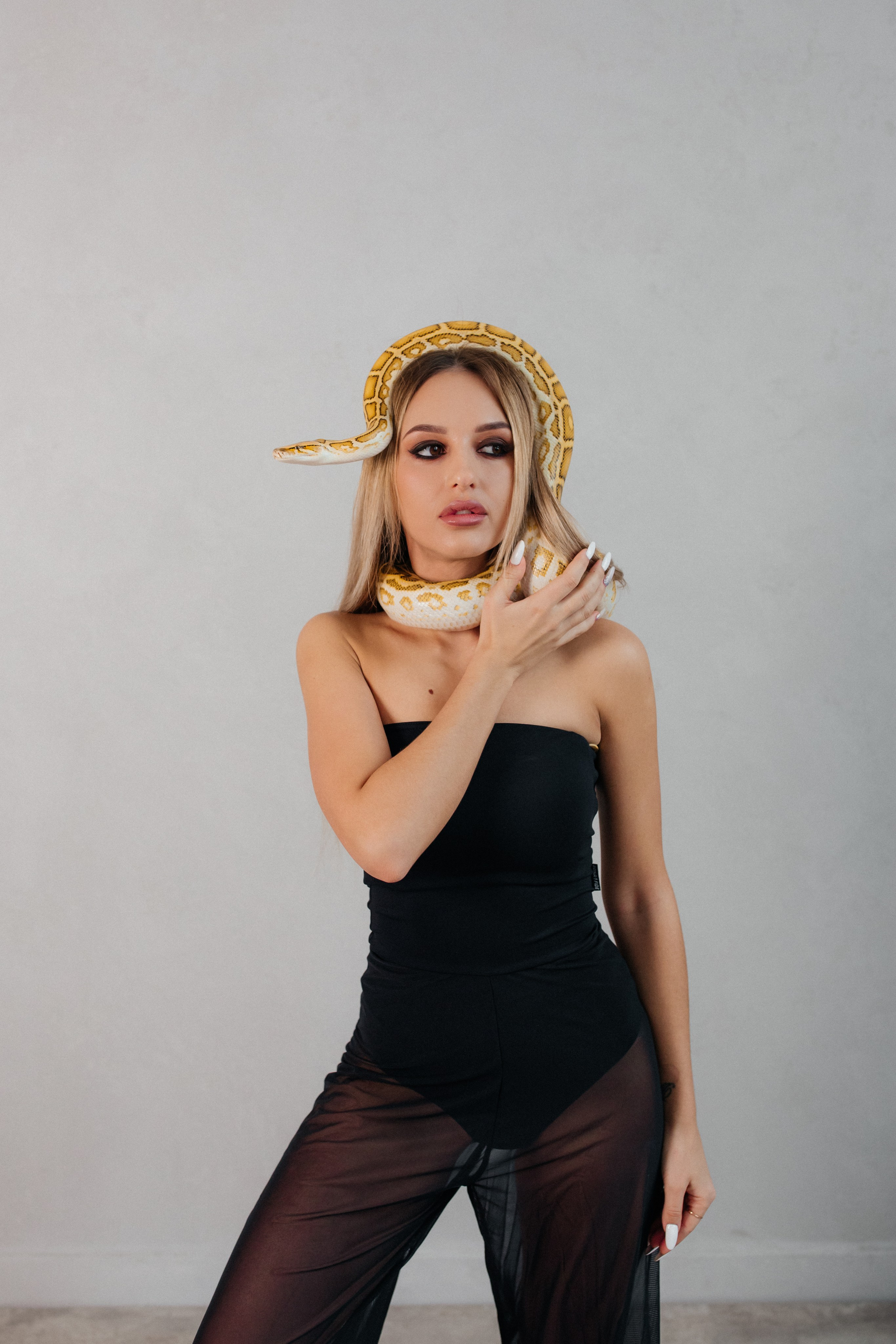 Фотосессии со змеей. Свадебный фотограф в Москве и Твери